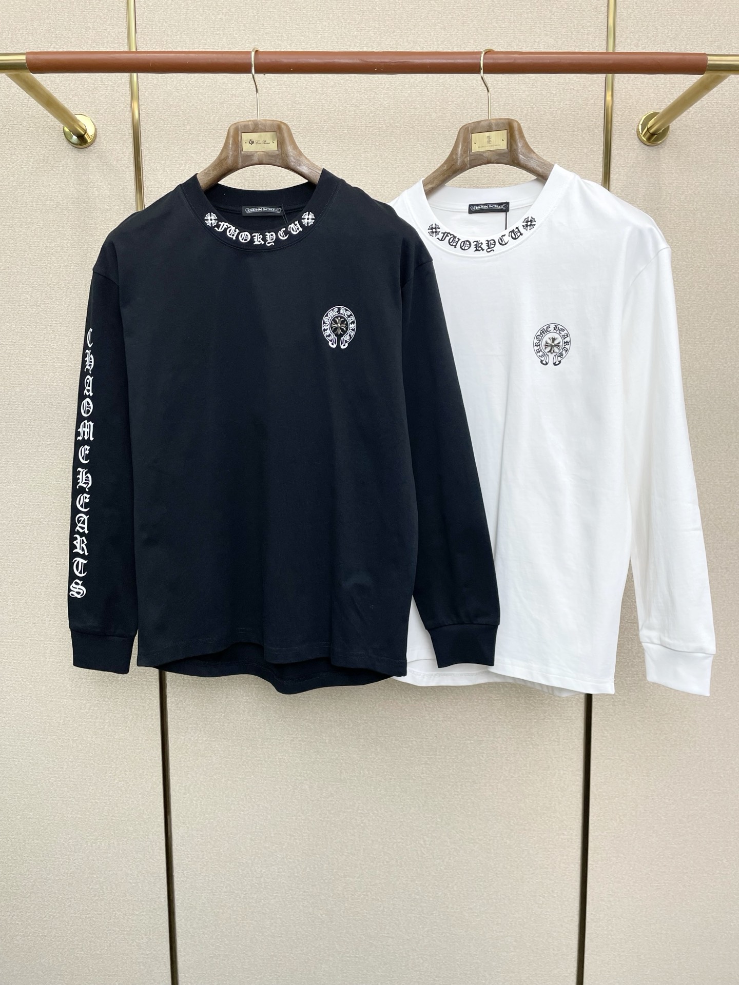 NO:611913,.Chrome Hearts exclusively provides the latest fashionable long-sleeved jackets with classic design and great looks. The quality is impeccable and quality control allows you to buy it directly. It is a high-end product that cannot be faulted! You can feel its powerful aura through the detailed pictures. It has a remarkable effect of gathering heat and keeping warm, so you don’t have to worry about getting a little chilly! Both fashionable and functional, the whole style looks more luxurious! Size S-2XL,,chrome hearts,chrome hearts,jackets & coats,alexander wang19860909.Chrome hearts克罗心独家专供最新时尚长袖 经典设计感与颜值爆棚的外套,品质更是无法挑剔品控可以直接入手,不容过错的高端臻品！通过细节图片便可感受到它强悍的气场,聚温保暖效果显著,完全不用担心会有一点寒意！时尚与功能性兼备,整款显得更加的奢华大气！ 尺码S-2XL,,chrome hearts,chrome hearts,jackets & coats,alexander wang,Men's clothing