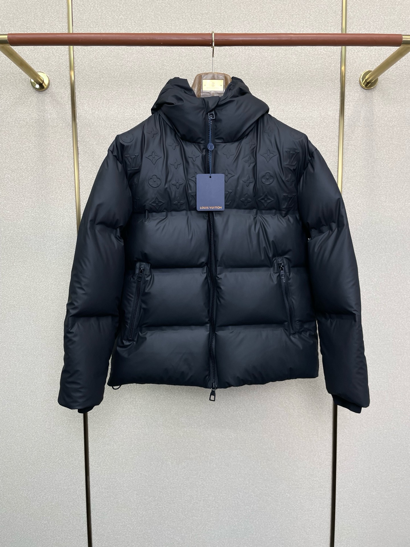 。羽绒服-Louis Vuitton路易威登💥砸锅卖铁都要上的新款！新款经典高领连帽羽绒服，贸易公司渠道