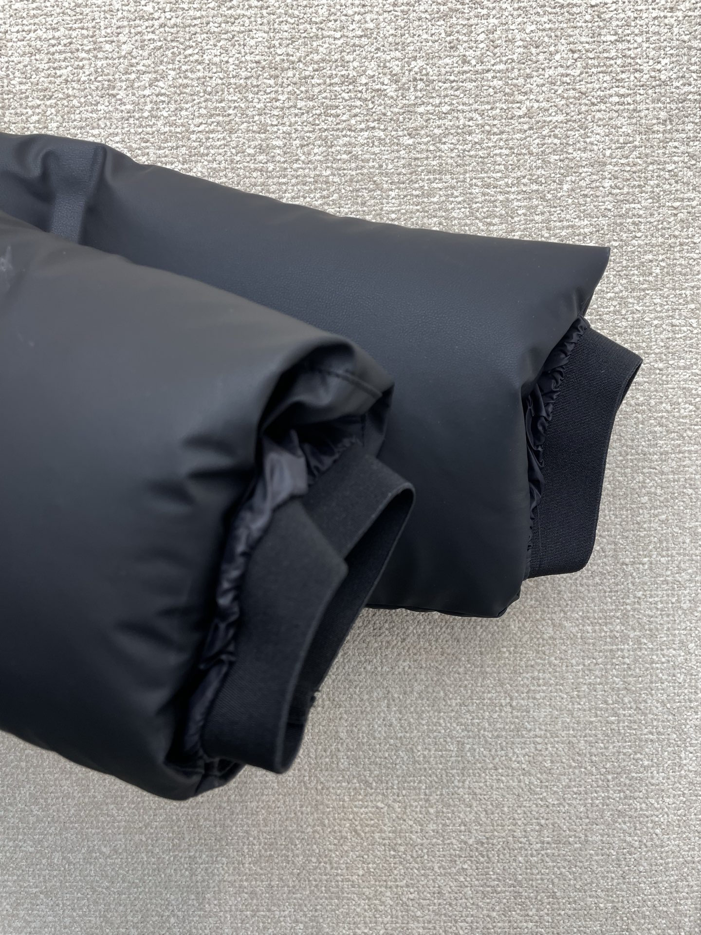 。羽绒服-Louis Vuitton路易威登💥砸锅卖铁都要上的新款！新款经典高领连帽羽绒服，贸易公司渠道