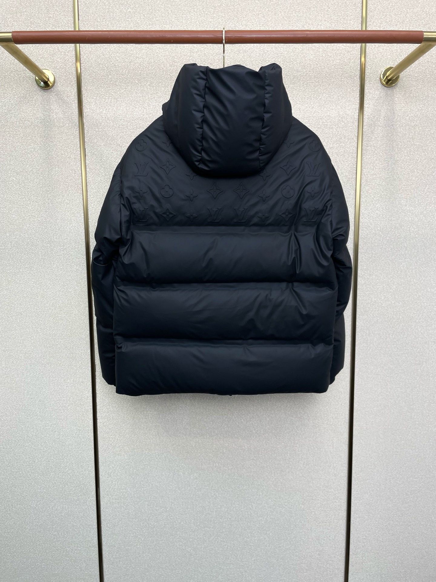 。羽绒服-Louis Vuitton路易威登💥砸锅卖铁都要上的新款！新款经典高领连帽羽绒服，贸易公司渠道