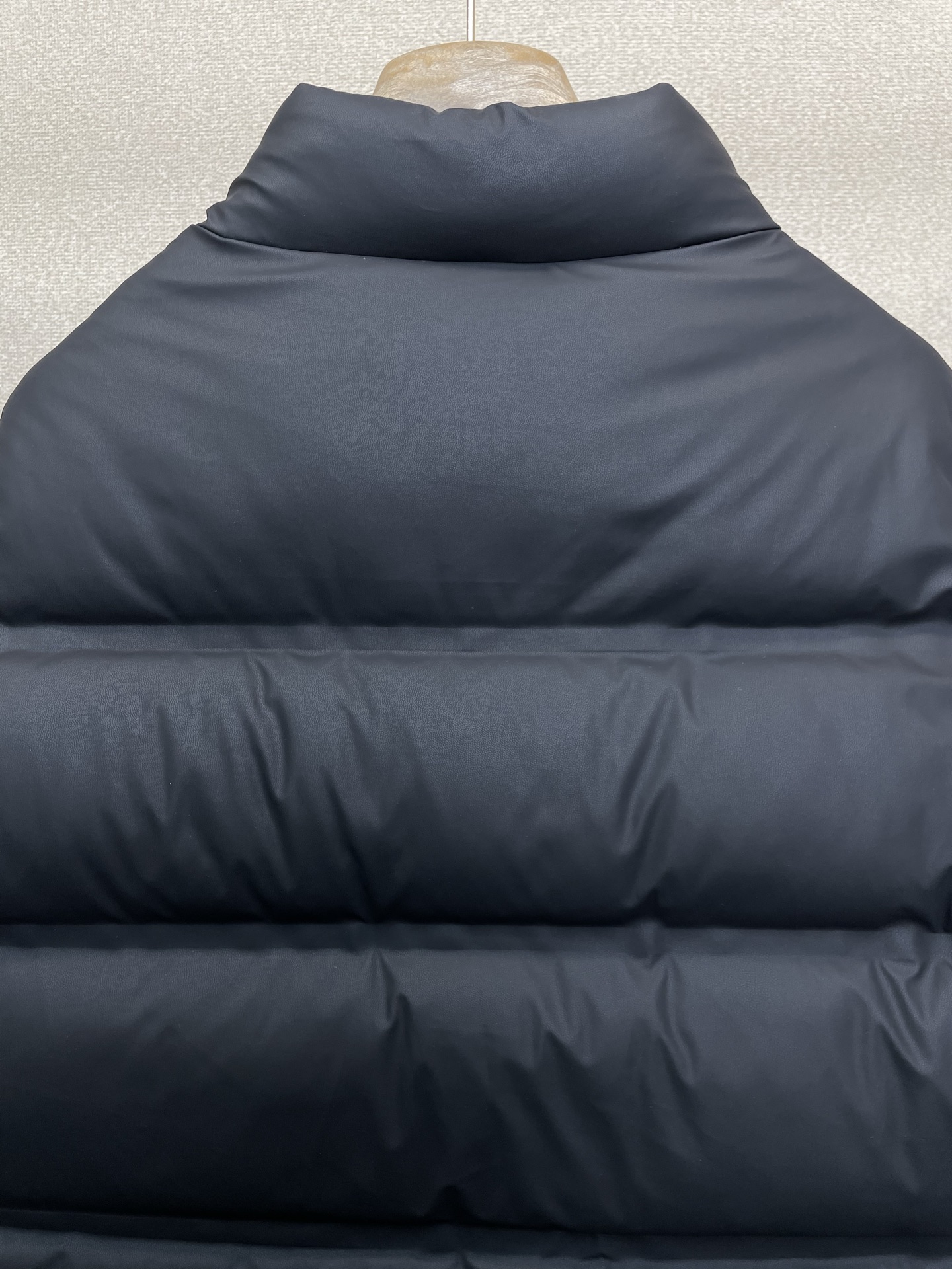 。羽绒服- Prada普拉达💥砸锅卖铁都要上的新款！新款经典高领羽绒服，贸易公司渠道稀出，降温天气必备的