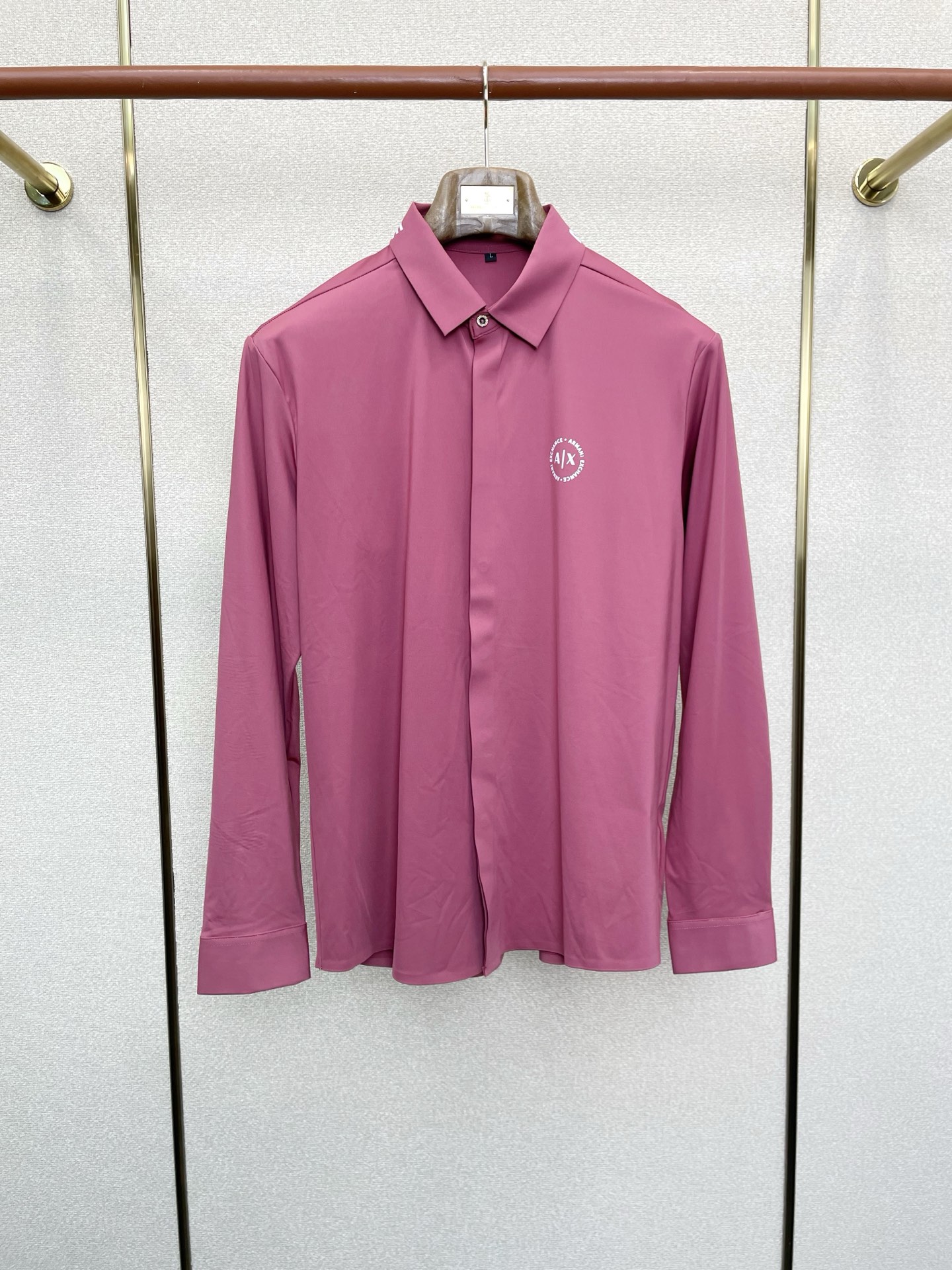 NO:611879,.ARMANI Armani exclusively supplies new original men's casual long-sleeved shirts. High-end customization. High-end version. Fashionable and versatile imported fabrics. Super soft and delicate feel. Skin-friendly and comfortable to wear. High-end boutique. The upper body is finely made by the factory. It is a must-have item for men. Three standards are complete. Size M-4XL,,armani,armani,shirts,alexander wang19860909.ARMANI阿玛尼独家专供新款原单男士休闲长袖衬衫 高端定制 高端版本 时尚百搭爆款进口面料 手感超柔软细腻 穿着亲肤舒适 高端精品 代工厂精细做上身非常赞 男士必备单品 三标齐全 码数M-4XL,,armani,armani,shirts,alexander wang,Men's clothing