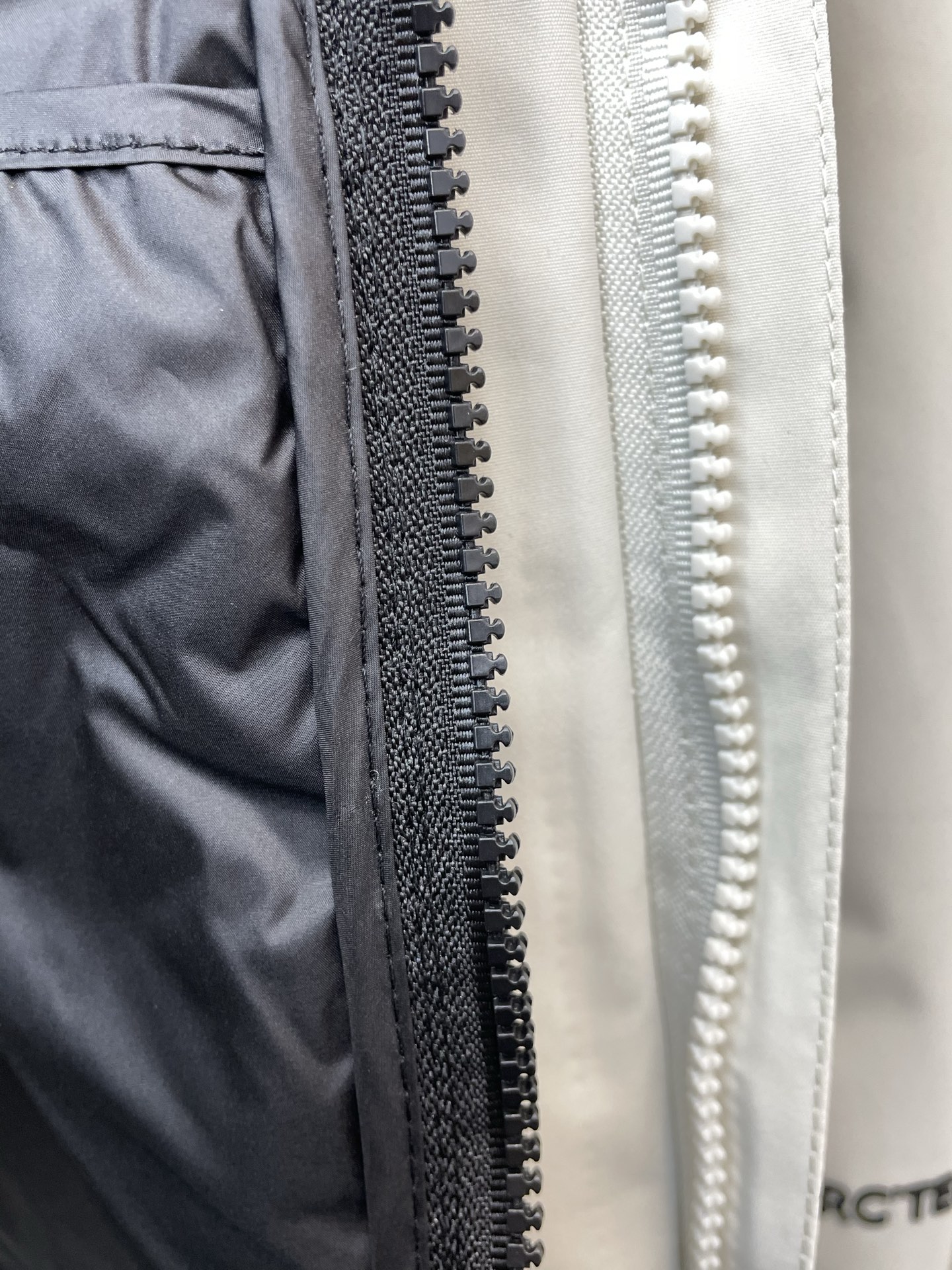 。羽绒服- Arc’teryx始祖鸟💥独家专供秋冬新款连帽羽绒服。三合一羽绒冲锋衣夹克 贸易公司渠道稀出