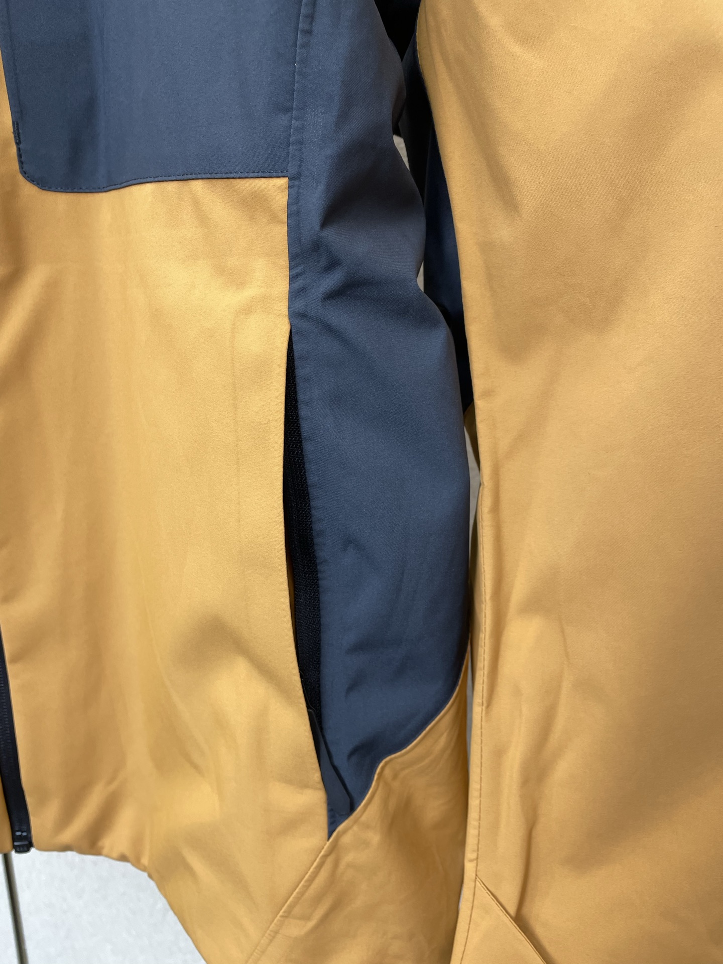 。羽绒服- Arc’teryx始祖鸟💥独家专供秋冬新款连帽羽绒服。三合一羽绒冲锋衣夹克 贸易公司渠道稀出