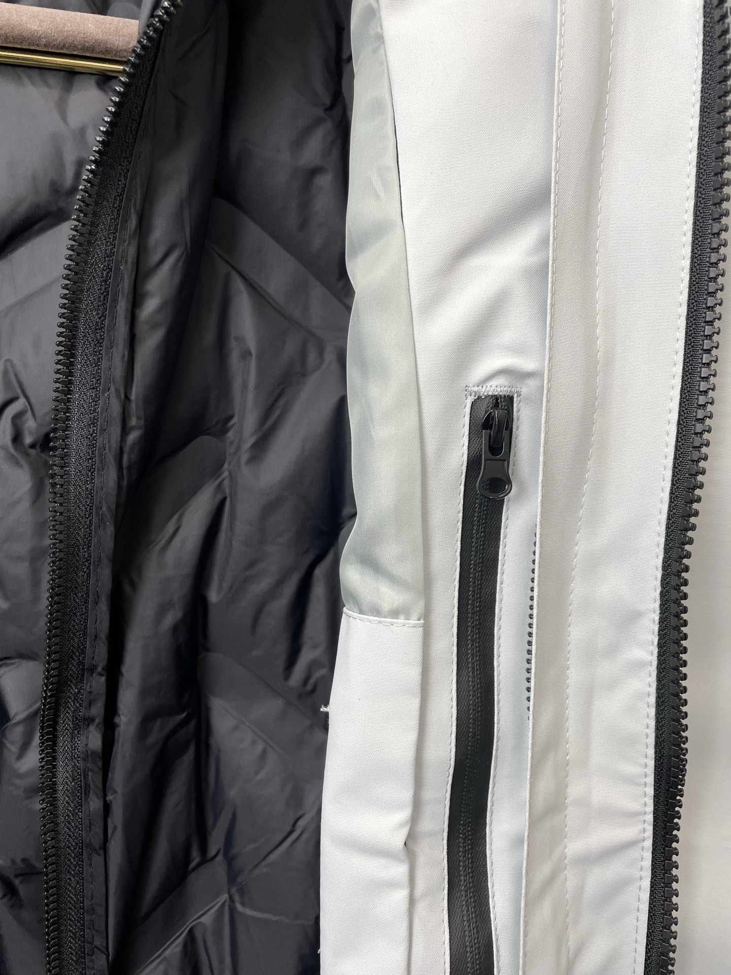 。羽绒服- Arc’teryx始祖鸟💥独家专供秋冬新款连帽羽绒服。三合一羽绒冲锋衣夹克 贸易公司渠道稀出