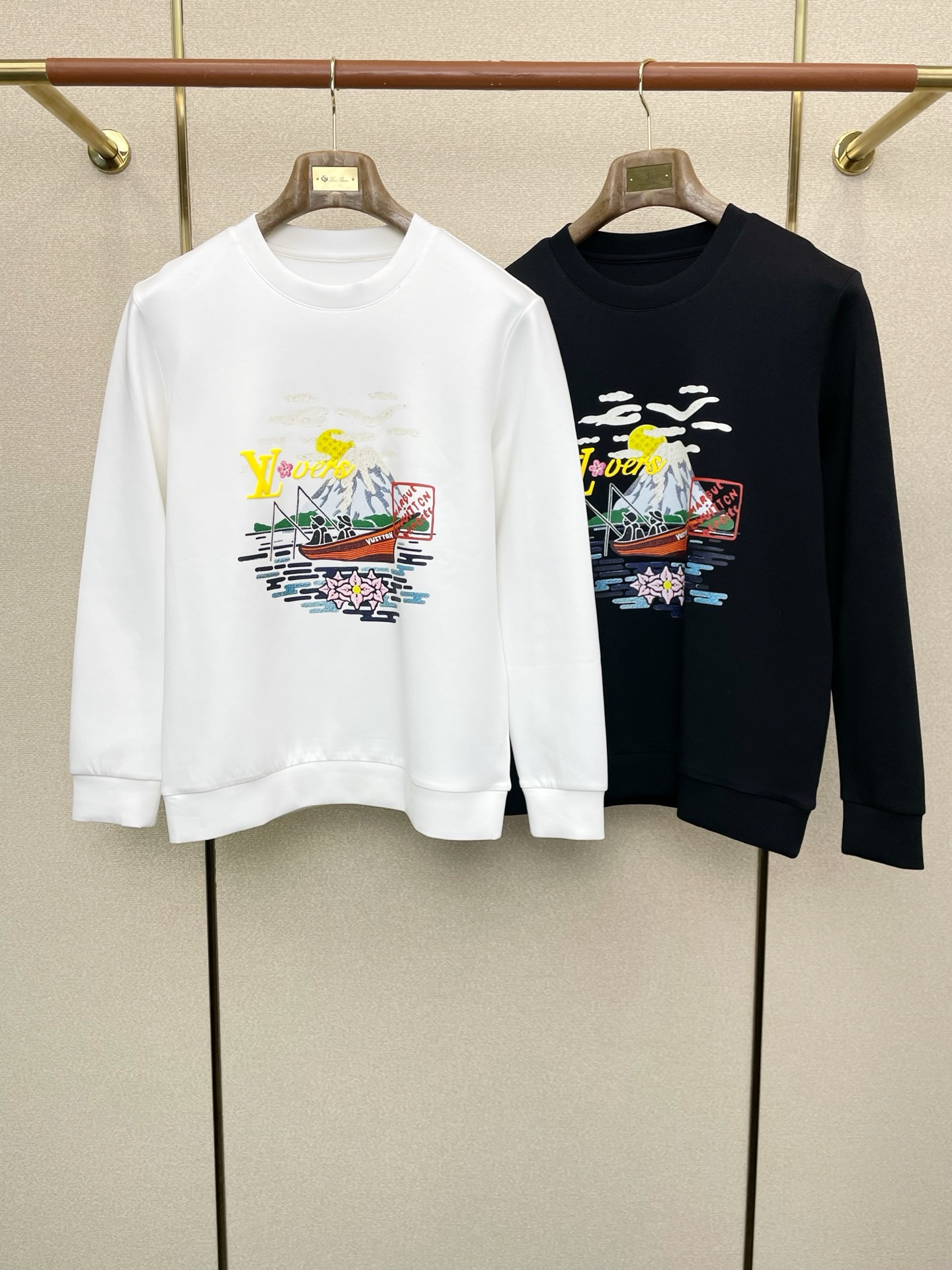 NO:614030,.Louis Vuitton Louis Vuitton exclusively provides new original men's casual sweatshirts. High-end customization. High-end version. Fashionable and versatile imported fabrics. Super soft and delicate feel. Skin-friendly and comfortable to wear. Warm and comfortable. High-end boutique. The upper body is finely made by the factory. It is a must-have item for men. Complete with three standards. Size M-3XL,,louis vuitton,louis vuitton,hoodie,sweatshirts,alexander wang19860909.Louis Vuitton路易威登独家专供新款原单男士休闲卫衣 高端定制 高端版本 时尚百搭爆款进口面料 手感超柔软细腻 穿着亲肤舒适 保暖舒适 高端精品 代工厂精细做上身非常赞 男士必备单品 三标齐全 码数M-3XL,,louis vuitton,louis vuitton,hoodie,sweatshirts,alexander wang,Men's clothing