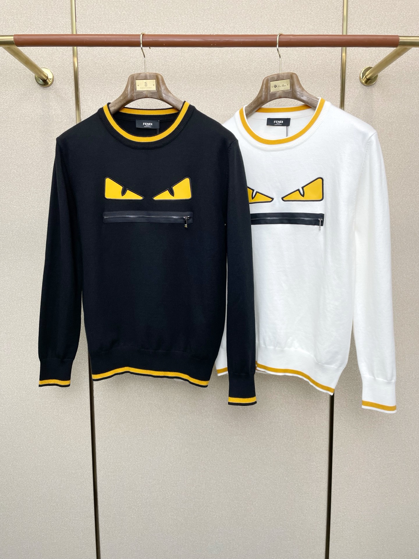 NO:614044,.FENDI Fendi exclusively provides the latest fashionable sweaters, classic designs and stunningly beautiful coats. The quality is impeccable and quality control allows you to buy it directly. High-end products that cannot be faulted! You can feel its powerful aura through the detailed pictures. It has a remarkable effect of gathering heat and keeping warm, so you don’t have to worry about getting a little chilly! Both fashionable and functional, the whole style looks more luxurious! Size M-3XL,,fendi,fendi,jackets & coats,sweaters,alexander wang19860909.FENDI芬迪独家专供最新时尚毛衣 经典设计与颜值爆棚的外套 品质更是无法挑剔品控可以直接入手,不容过错的高端臻品！通过细节图片便可感受到它强悍的气场,聚温保暖效果显著,完全不用担心会有一点寒意！时尚与功能性兼备,整款显得更加的奢华大气！ 尺码M-3XL,,fendi,fendi,jackets & coats,sweaters,alexander wang,Men's clothing