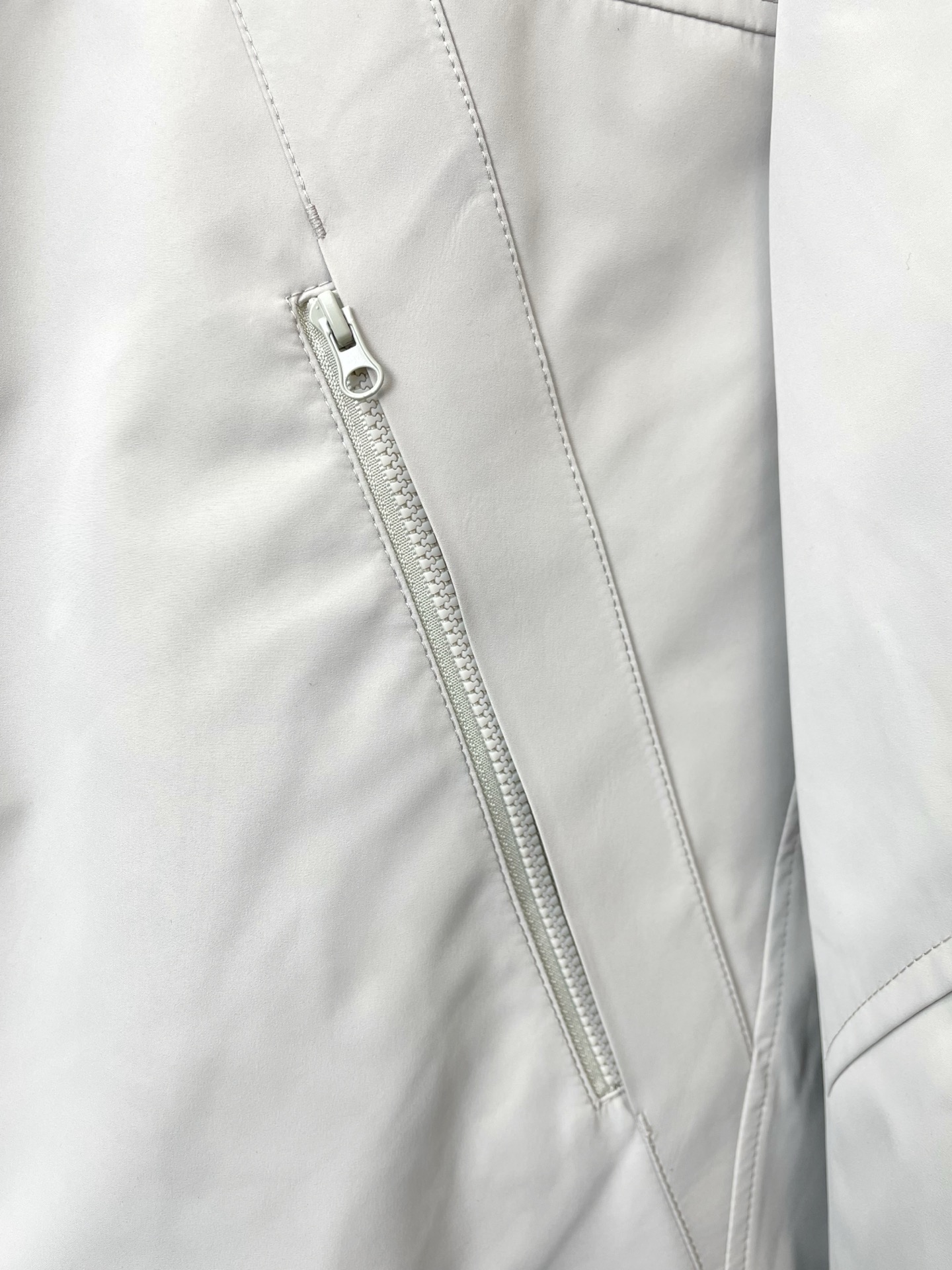 。羽绒服-Arc’teryx始祖鸟💥独家专供秋冬新款羽绒服。贸易公司渠道稀出，降温天气必备的保暖单品，不