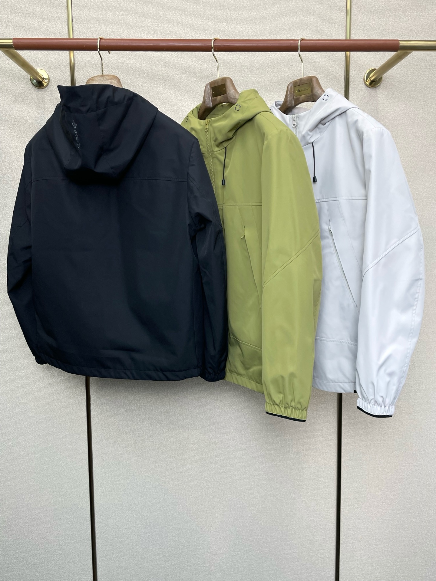 。羽绒服-Arc’teryx始祖鸟💥独家专供秋冬新款羽绒服。贸易公司渠道稀出，降温天气必备的保暖单品，不