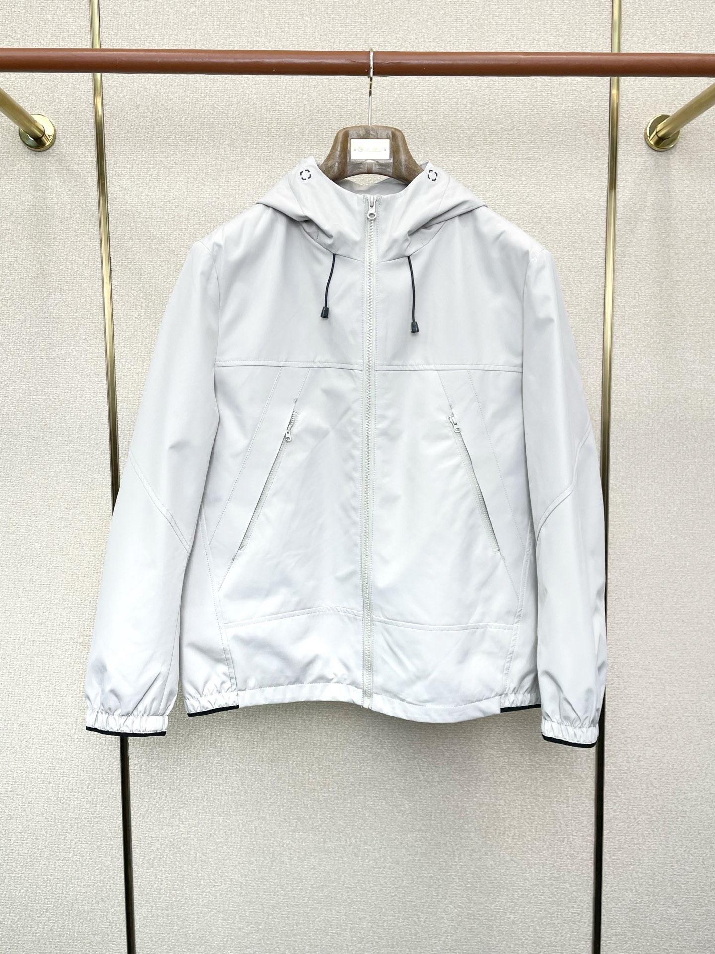 。羽绒服-Arc’teryx始祖鸟💥独家专供秋冬新款羽绒服。贸易公司渠道稀出，降温天气必备的保暖单品，不