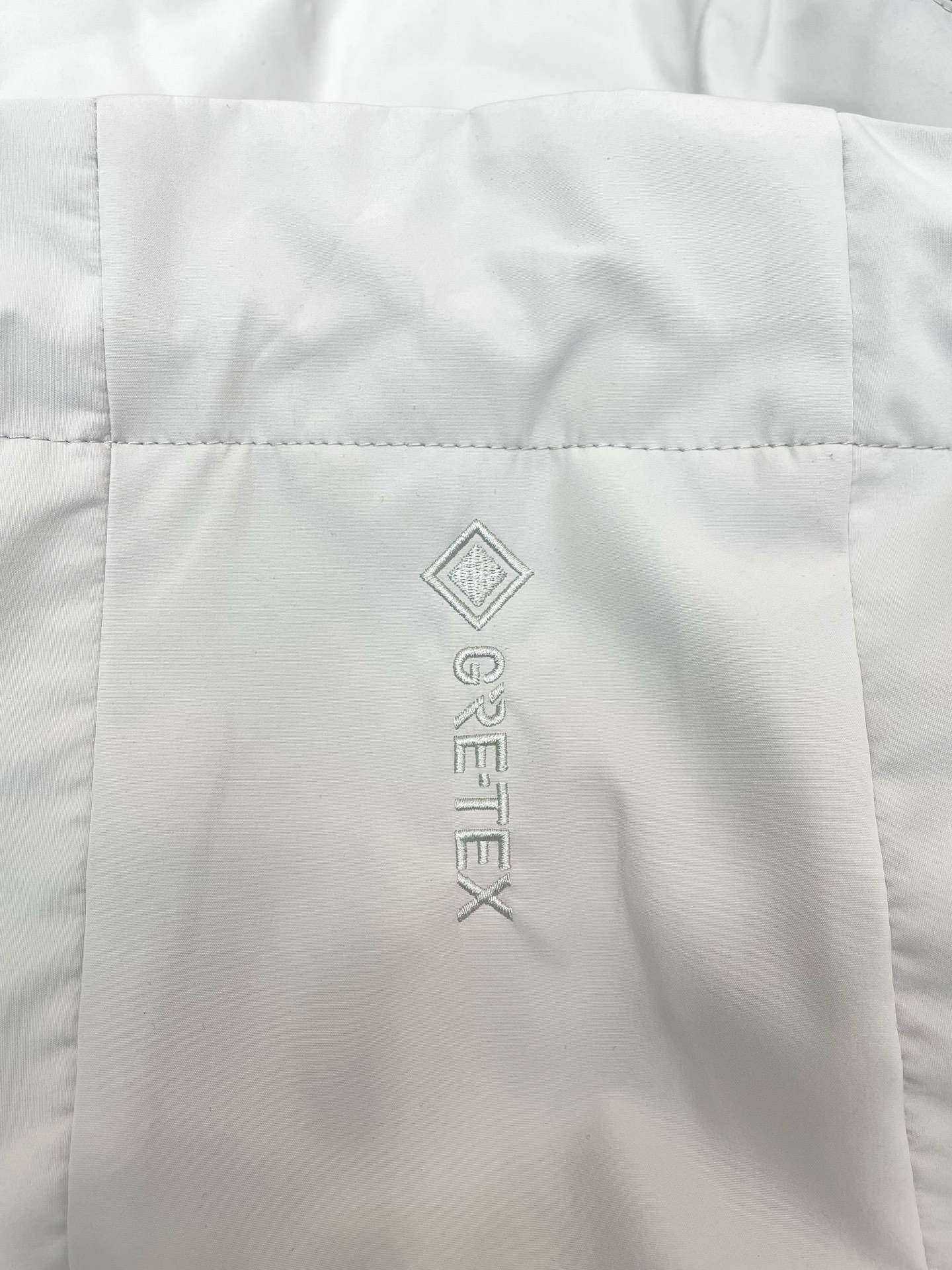 。羽绒服-Arc’teryx始祖鸟💥独家专供秋冬新款羽绒服。贸易公司渠道稀出，降温天气必备的保暖单品，不