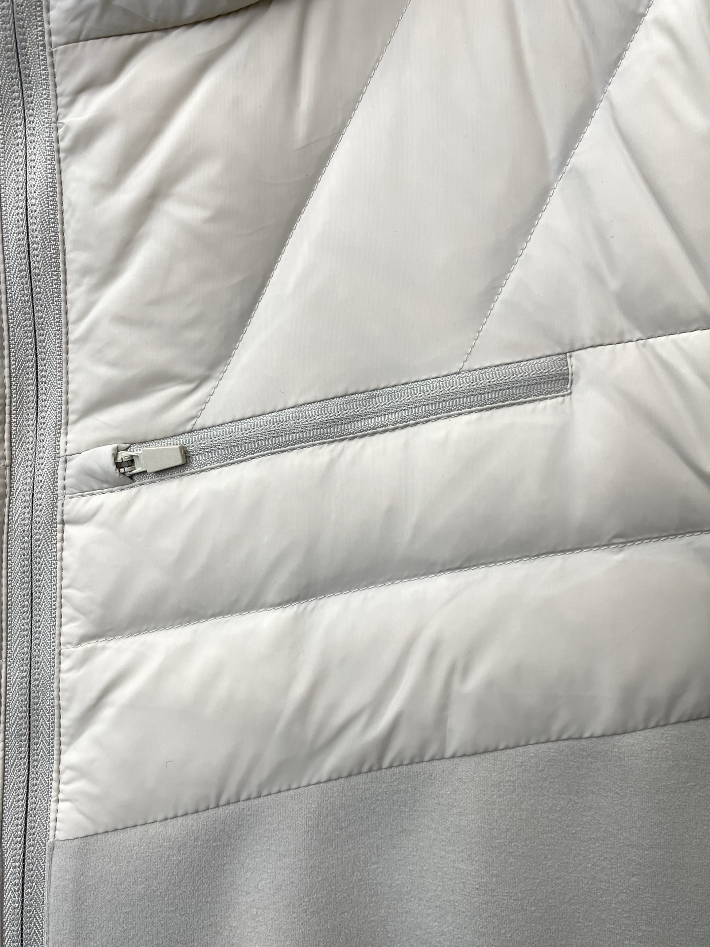 。羽绒服-Arc’teryx始祖鸟💥独家专供秋冬新款羽绒服。贸易公司渠道稀出，降温天气必备的保暖单品，不