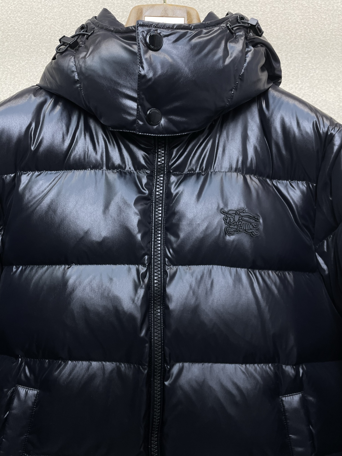 。羽绒服-Burberry巴宝莉💥独家专供秋冬新款羽绒服。贸易公司渠道稀出，降温天气必备的保暖单品，不论