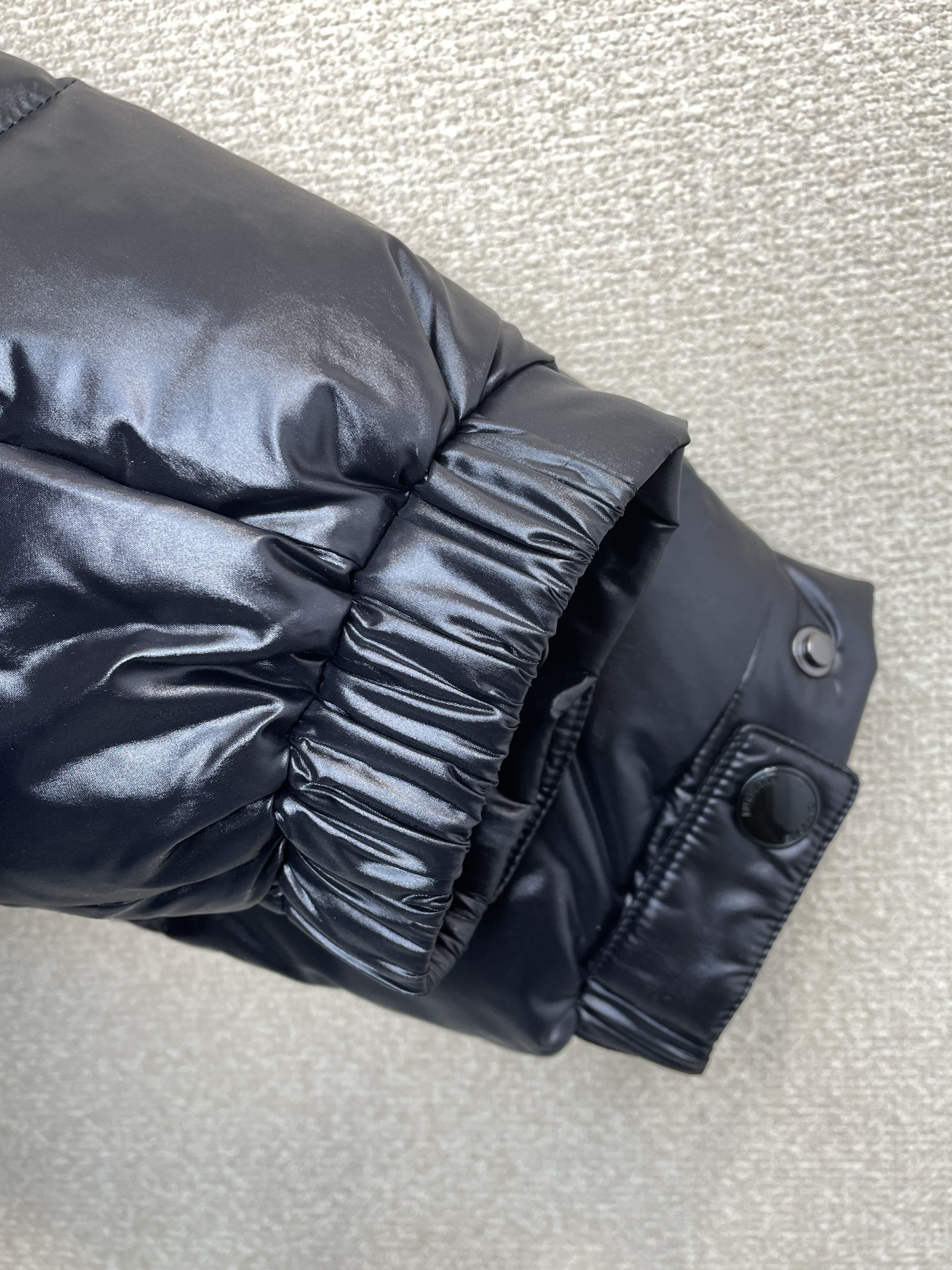 。羽绒服-Burberry巴宝莉💥独家专供秋冬新款羽绒服。贸易公司渠道稀出，降温天气必备的保暖单品，不论