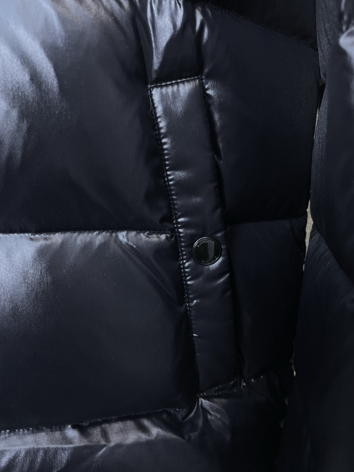 。羽绒服-Burberry巴宝莉💥独家专供秋冬新款羽绒服。贸易公司渠道稀出，降温天气必备的保暖单品，不论