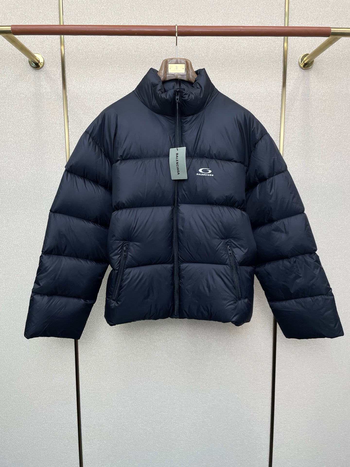 。羽绒服- Balenciga巴黎世家💥独家专供秋冬新款高领羽绒服，贸易公司渠道稀出，降温天气必备的保暖