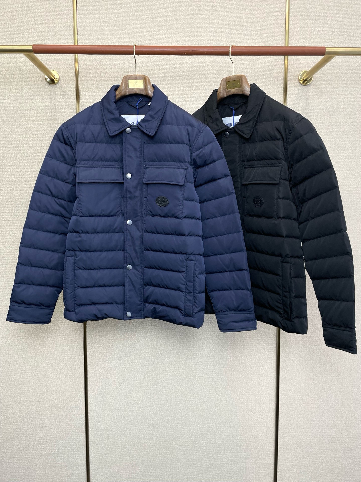 。羽绒服-BURBERRY巴宝莉💥独家专供秋冬新款翻领羽绒服，贸易公司渠道稀出，降温天气必备的保暖单品，