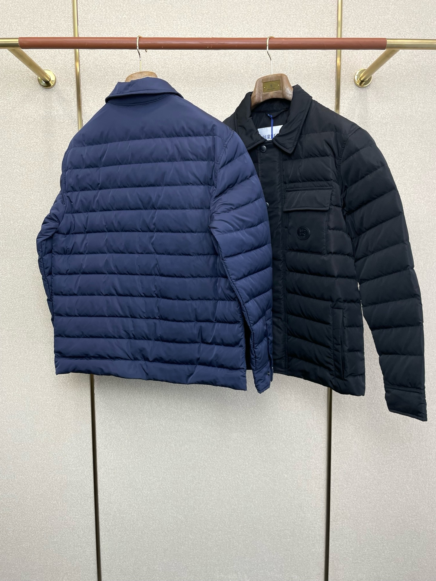 。羽绒服-BURBERRY巴宝莉💥独家专供秋冬新款翻领羽绒服，贸易公司渠道稀出，降温天气必备的保暖单品，