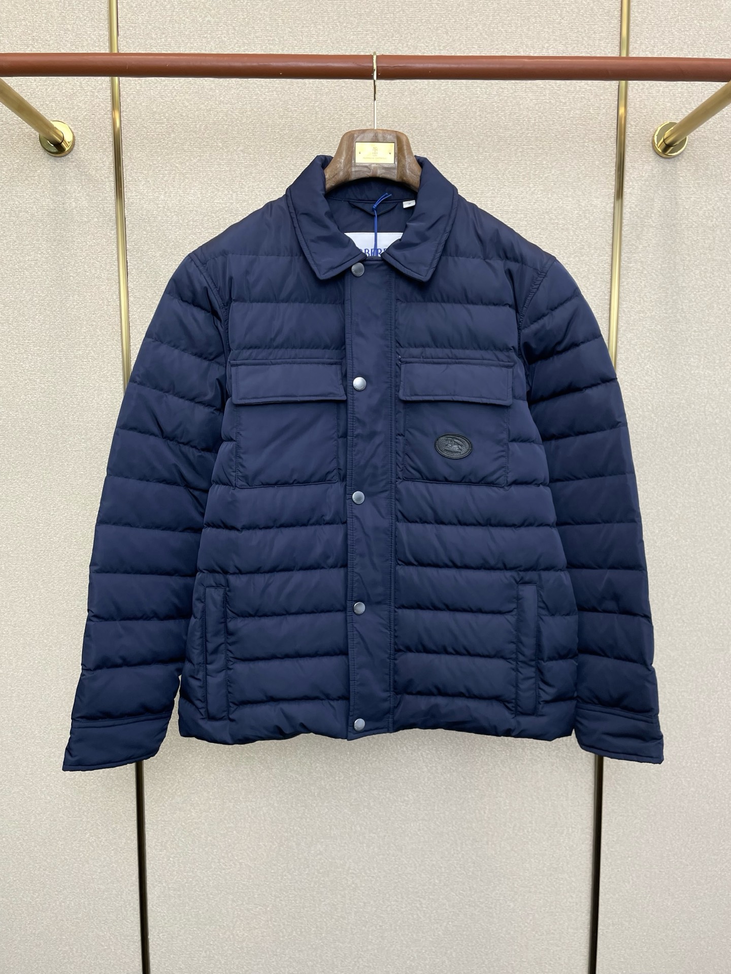 。羽绒服-BURBERRY巴宝莉💥独家专供秋冬新款翻领羽绒服，贸易公司渠道稀出，降温天气必备的保暖单品，