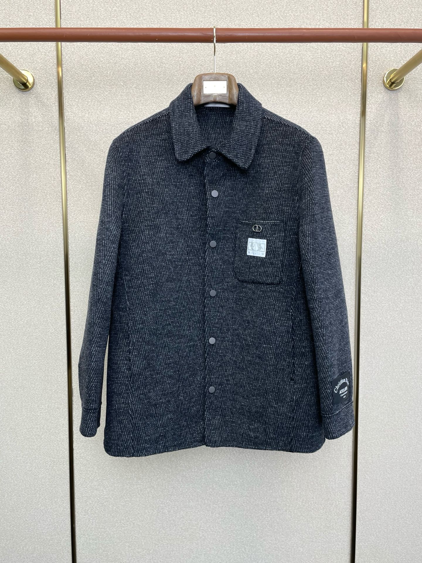 NO:614097,.Short coat - Dior exclusively offers new original men's wool double-sided woolen coats, short breasted classic woolen coats. Special channel supply. High-end goods official website counter synchronization. Old money style. Simple and classic popular style. Simple, neat and refreshing business. The quality workmanship details can withstand any form of inspection. It is definitely produced by a major factory. It presents a brand new look and gives you a unique upper body experience!  All have gone through a strict selection process, original custom-made buttons, simple, elegant and versatile styles. The upper body is elegant and handsome, giving you a brand new sense of sight!  The appearance is incomparable, the details are in place, the upper body is not picky, it is a must-have for your own use. Size M-3XL, dior, dior, jackets & coats, alexander wang19860909.短款大衣- Dior迪奥独家专供新款原单男士羊毛双面呢外套短款排扣经典毛呢外套渠道特供 高端货官网柜台同步 老钱风格 简约经典大爆款.简洁利落又清爽商务,品质做工细节经得起任何形式检验,绝对大厂代工出品 呈现一种焕然一新,赋予你与众不同的上身体验！均经过严格的挑选工序,原版定制纽扣,简约大方百搭款 上身优雅帅气,焕然一新的即视感！品相无敌,细节都很到位,上身不挑人,必入的自留款. 码数M-3XL,,dior,dior,jackets & coats,alexander wang,Men's clothing