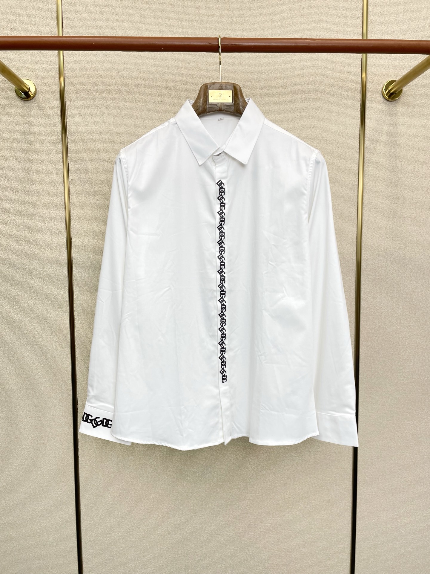 NO:622800,.Dolce&Gabbana’s new style is a must-have!  New original men's casual long-sleeved shirt, high-end customization, high-end version, fashionable and versatile imported fabrics, super soft and delicate to the touch, skin-friendly and comfortable to wear, high-end boutique, the upper body is finely made by the factory, very good, a must-have item for men, complete with three standards, size M-4XL,,Dolce&Gabbana,Dolce&Gabbana,shirts,alexander wang19860909.Dolce&Gabbana杜嘉班纳砸锅卖铁都要上的新款！新款原单男士休闲长袖衬衫 高端定制 高端版本 时尚百搭爆款进口面料 手感超柔软细腻 穿着亲肤舒适 高端精品 代工厂精细做上身非常赞 男士必备单品 三标齐全 码数M-4XL,,Dolce&Gabbana,Dolce&Gabbana,shirts,alexander wang,Men's clothing
