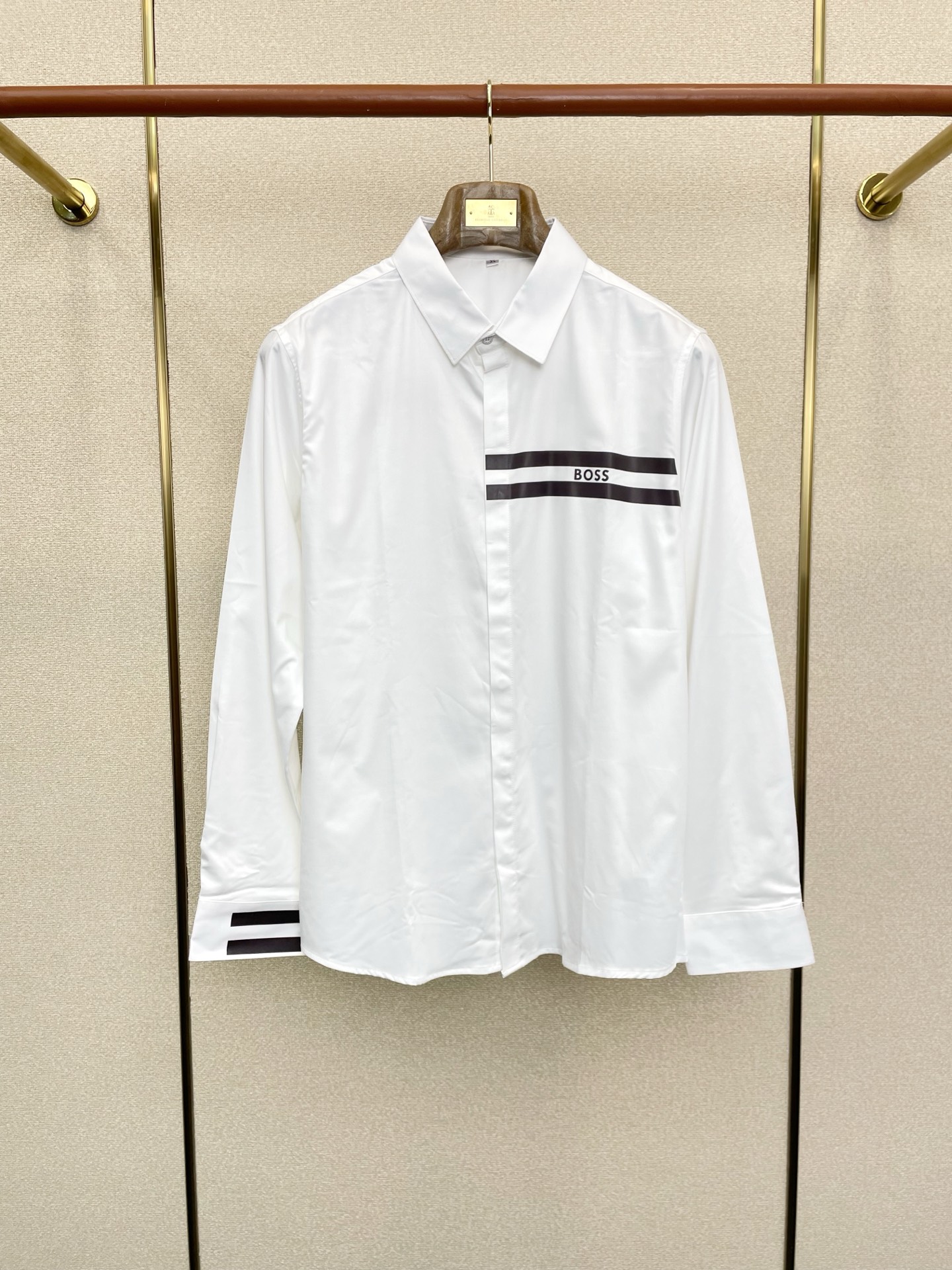 NO:622814,.A new model that BOSS will use to sell everything!  New original men's casual long-sleeved shirt, high-end customization, high-end version, fashionable and versatile, popular imported fabrics, super soft and delicate to the touch, skin-friendly and comfortable to wear, high-end boutique, the upper body is finely made by the factory, very good, a must-have item for men, complete with three standards, size M-4XL, shirts, alexander wang19860909.BOSS砸锅卖铁都要上的新款！新款原单男士休闲长袖衬衫 高端定制 高端版本 时尚百搭爆款进口面料 手感超柔软细腻 穿着亲肤舒适 高端精品 代工厂精细做上身非常赞 男士必备单品 三标齐全 码数M-4XL,,shirts,alexander wang,Men's clothing