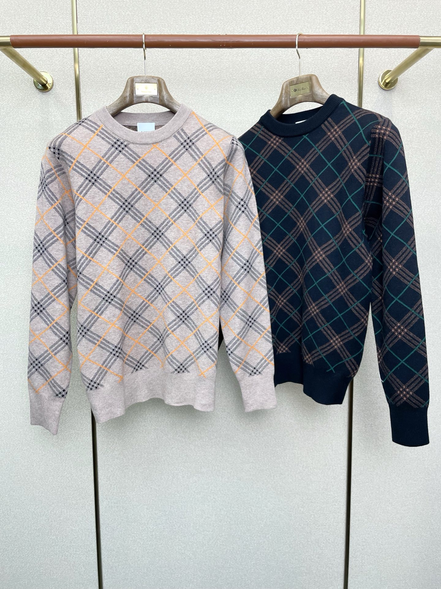 NO:622836,.Burberry’s new style is a must-have!  New original men's casual sweater, high-end customization, high version, fashionable and versatile imported fabrics, super soft and delicate to the touch, skin-friendly and comfortable to wear, high-end boutique, the upper body is exquisitely made by the factory, a must-have item for men, complete with three standards, size M-3XL,,burberry,burberry,sweaters,alexander wang19860909.Burberry巴宝莉砸锅卖铁都要上的新款！新款原单男士休闲毛衣 高端定制 高版本 时尚百搭爆款进口面料 手感超柔软细腻 穿着亲肤舒适 高端精品 代工厂精细做上身非常赞 男士必备单品 三标齐全 码数M-3XL,,burberry,burberry,sweaters,alexander wang,Men's clothing