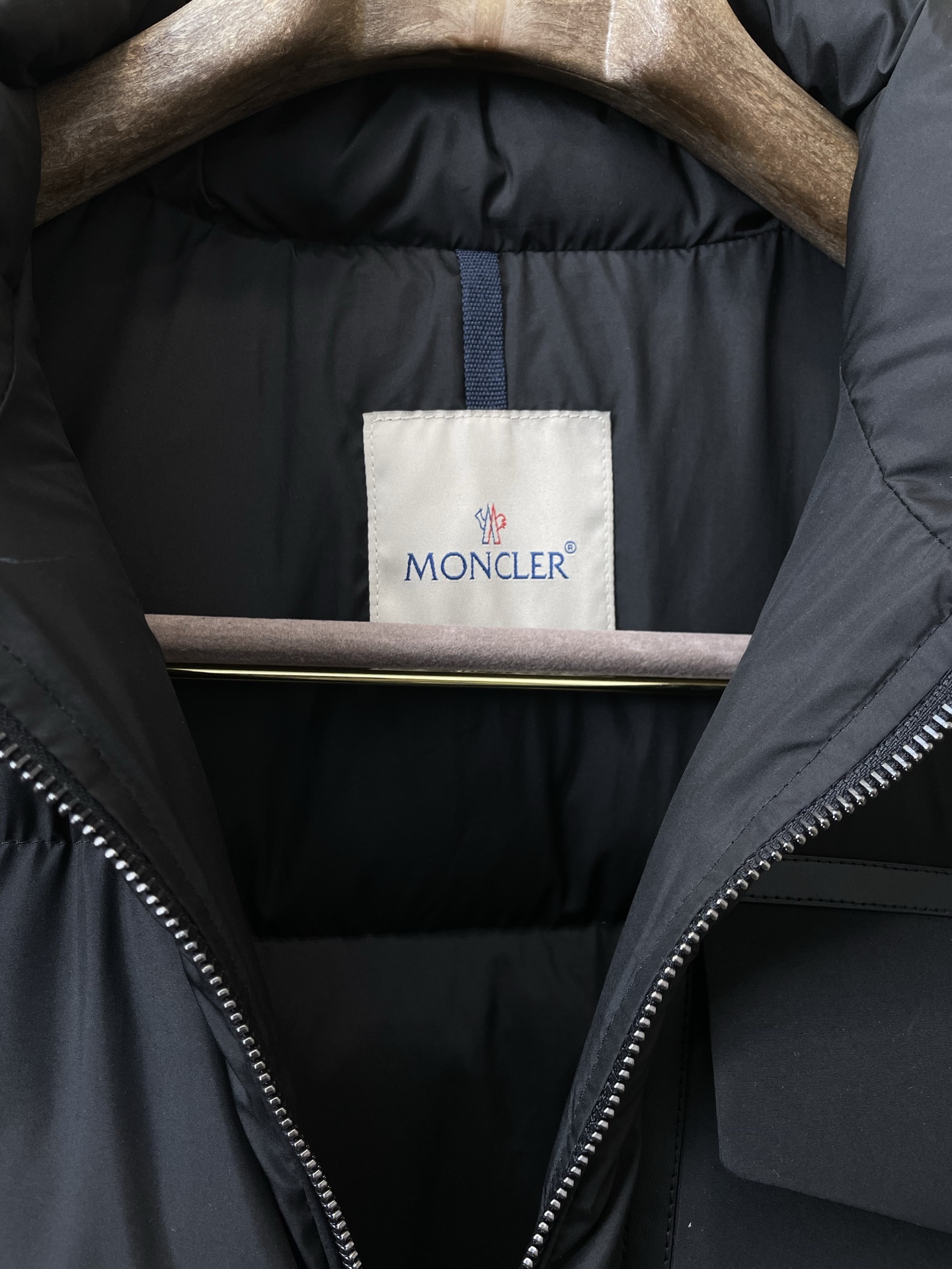 。羽绒服-Moncler蒙口💥独家专供秋冬新款羽绒服 高领羽绒服 贸易公司渠道稀出，降温天气必备的保暖单