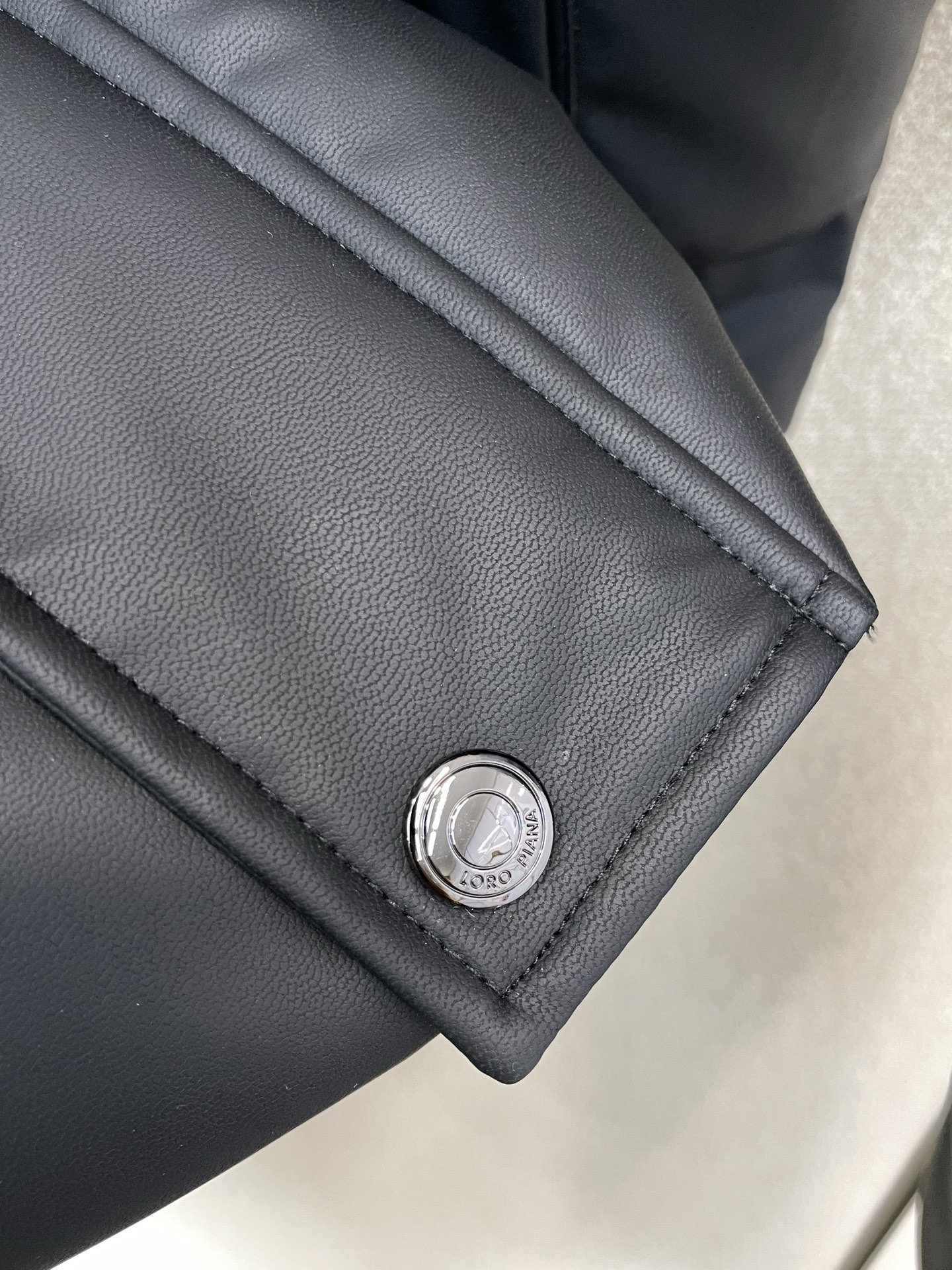 。羽绒服-lP🆕-Loro Piana诺悠翩雅💥独家专供秋冬新款羽绒服 立领皮质羽绒服 贸易公司渠道稀出