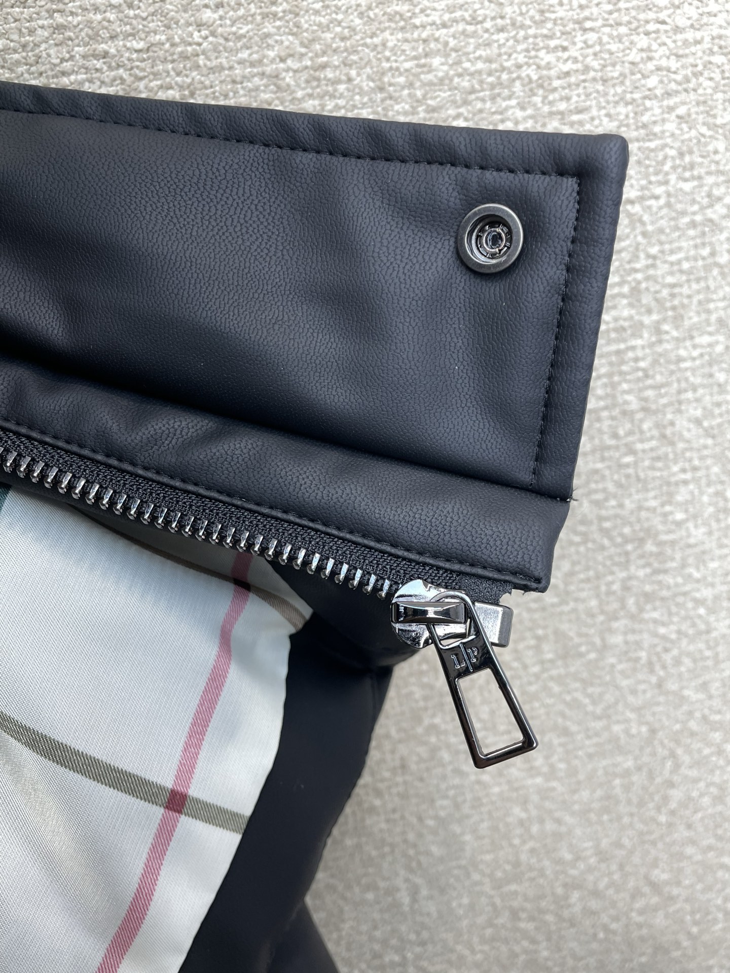 。羽绒服-lP🆕-Loro Piana诺悠翩雅💥独家专供秋冬新款羽绒服 立领皮质羽绒服 贸易公司渠道稀出