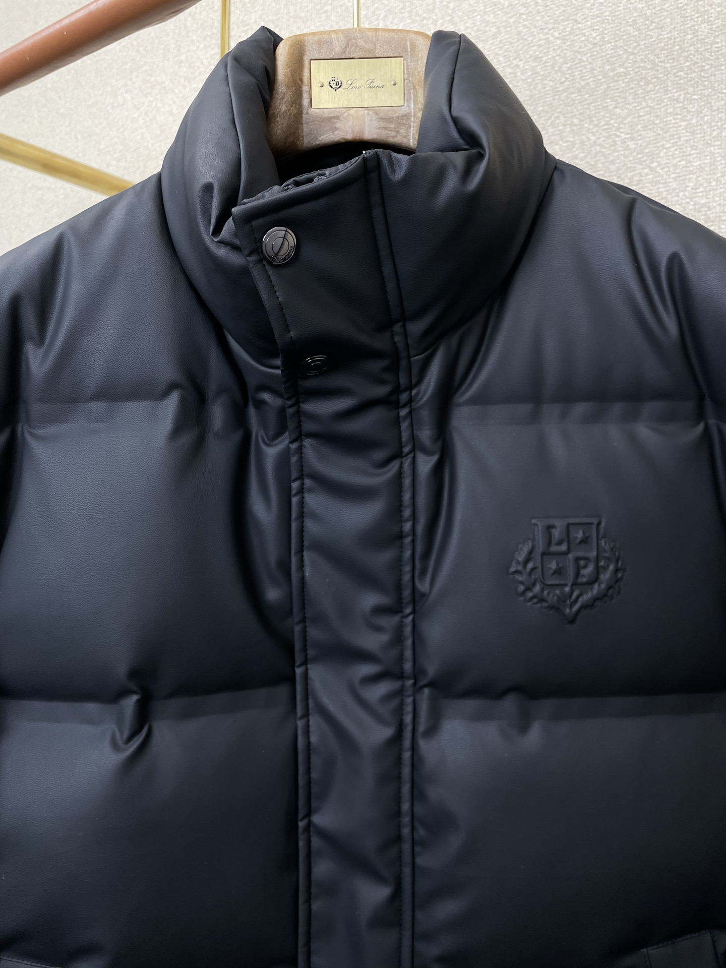 。羽绒服-lP🆕-Loro Piana诺悠翩雅💥独家专供秋冬新款羽绒服 立领皮质羽绒服 贸易公司渠道稀出