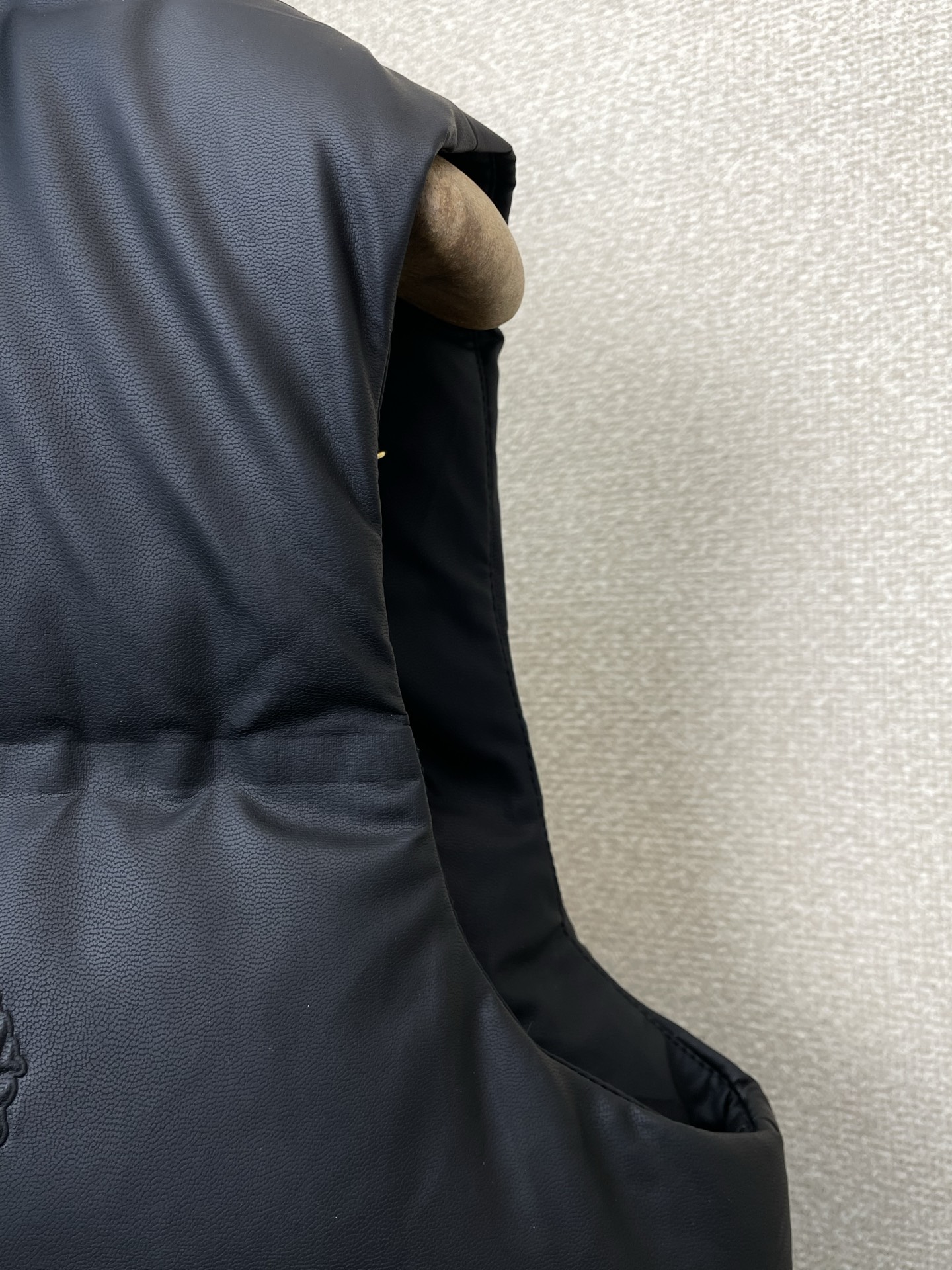 。羽绒服-lP🆕-Loro Piana诺悠翩雅💥独家专供秋冬新款羽绒服 立领皮质羽绒马甲 贸易公司渠道稀