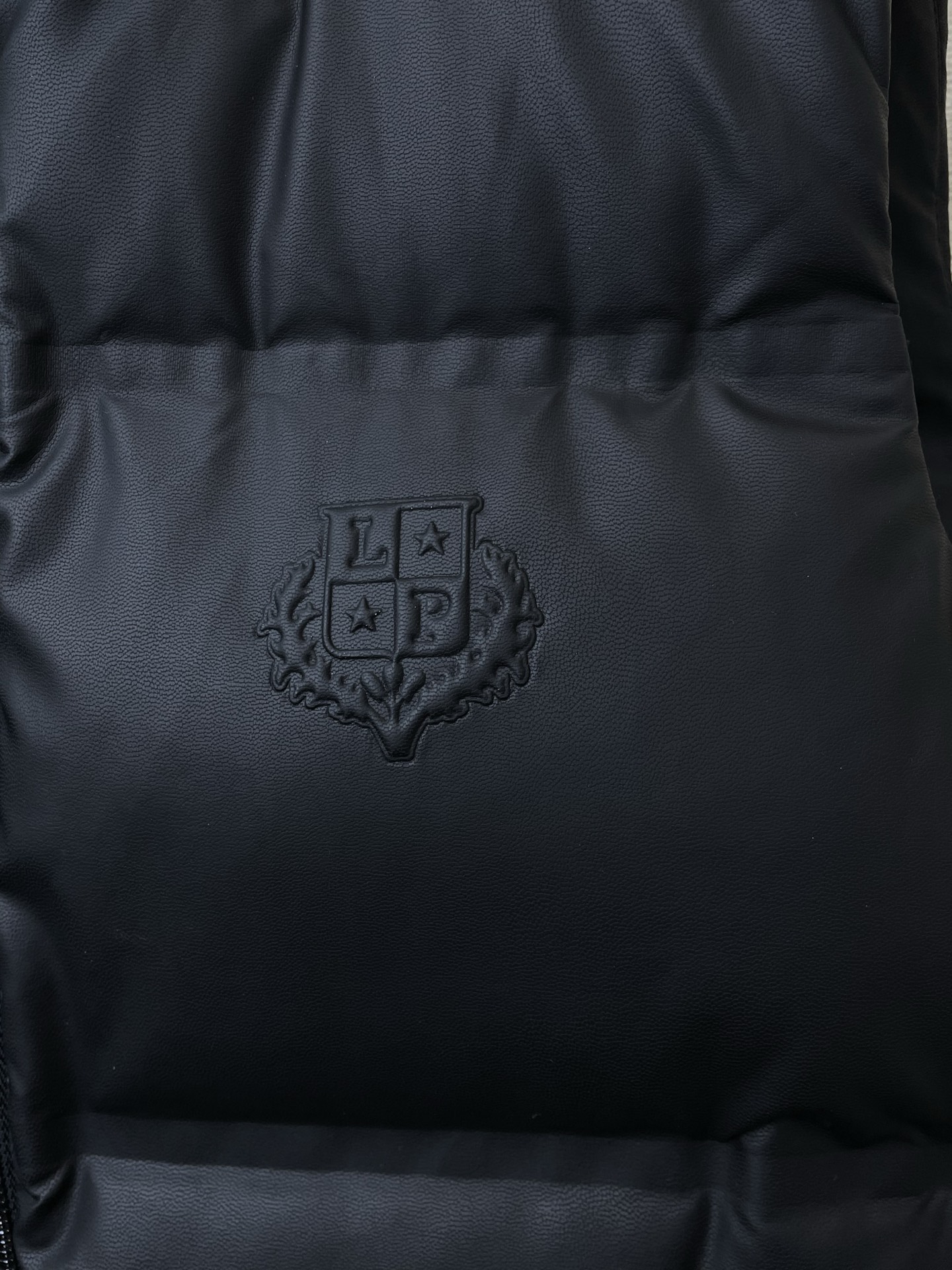 。羽绒服-lP🆕-Loro Piana诺悠翩雅💥独家专供秋冬新款羽绒服 立领皮质羽绒马甲 贸易公司渠道稀