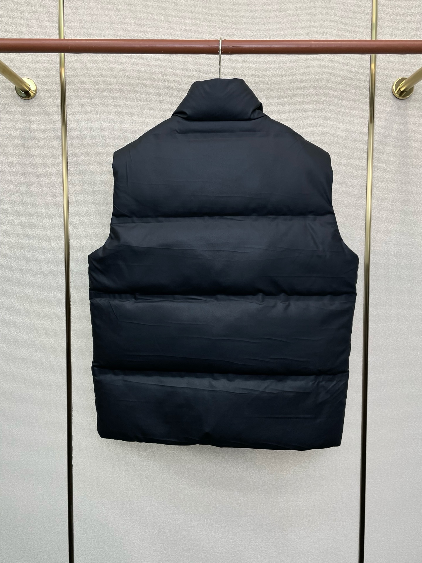 。羽绒服-lP🆕-Loro Piana诺悠翩雅💥独家专供秋冬新款羽绒服 立领皮质羽绒马甲 贸易公司渠道稀