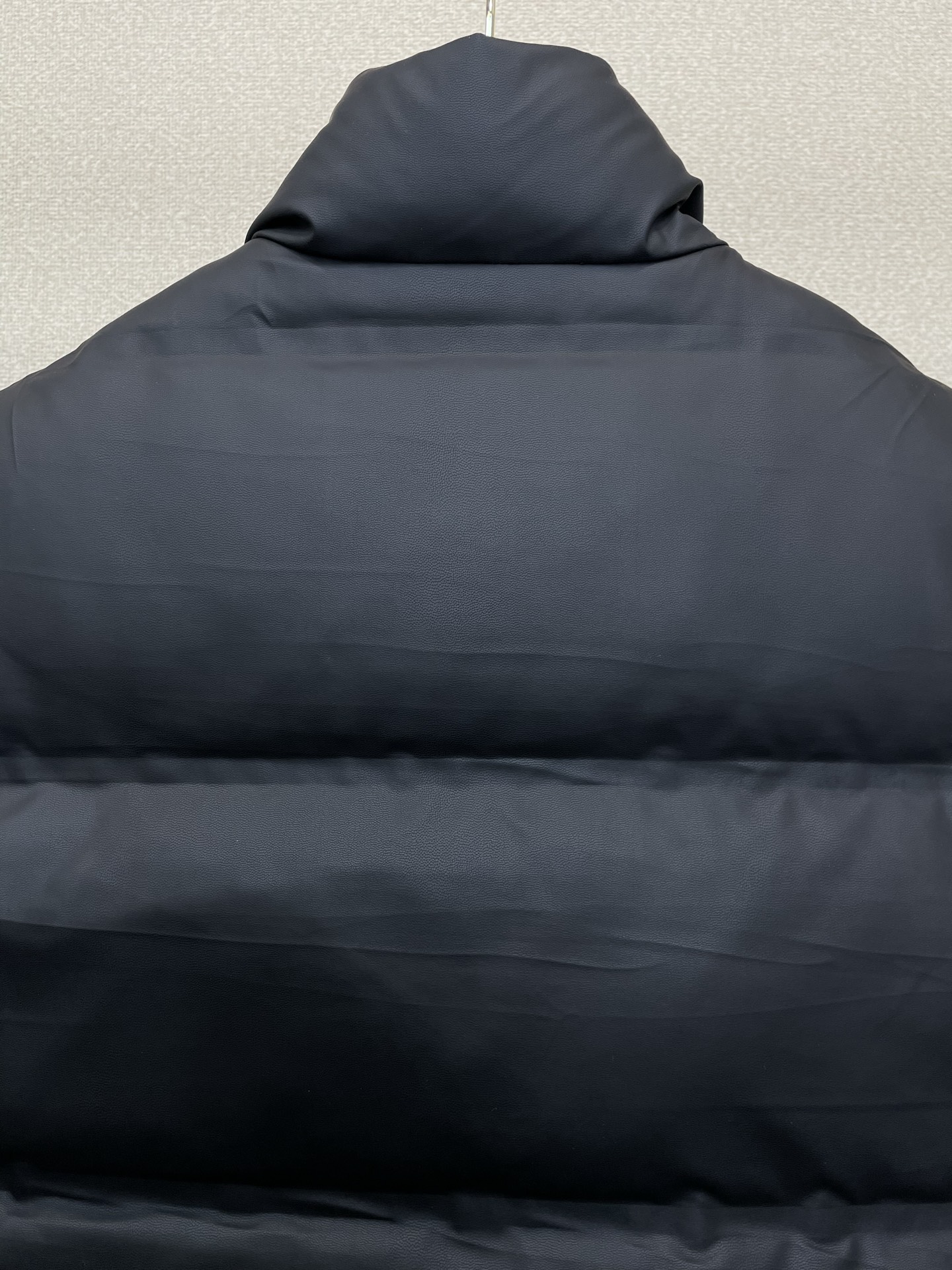 。羽绒服-lP🆕-Loro Piana诺悠翩雅💥独家专供秋冬新款羽绒服 立领皮质羽绒马甲 贸易公司渠道稀