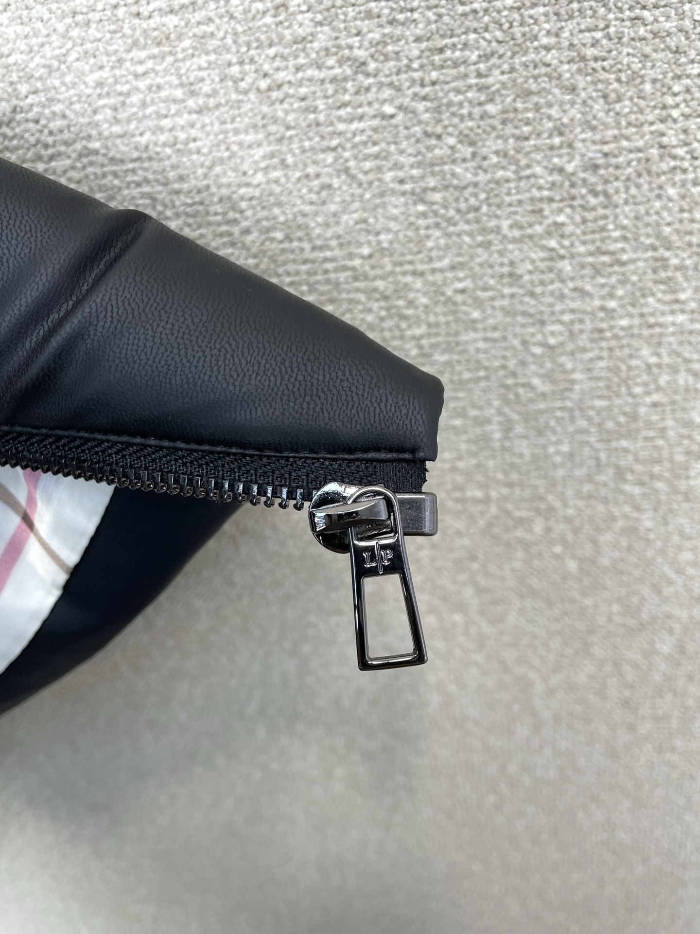 。羽绒服-lP🆕-Loro Piana诺悠翩雅💥独家专供秋冬新款羽绒服 立领皮质羽绒马甲 贸易公司渠道稀