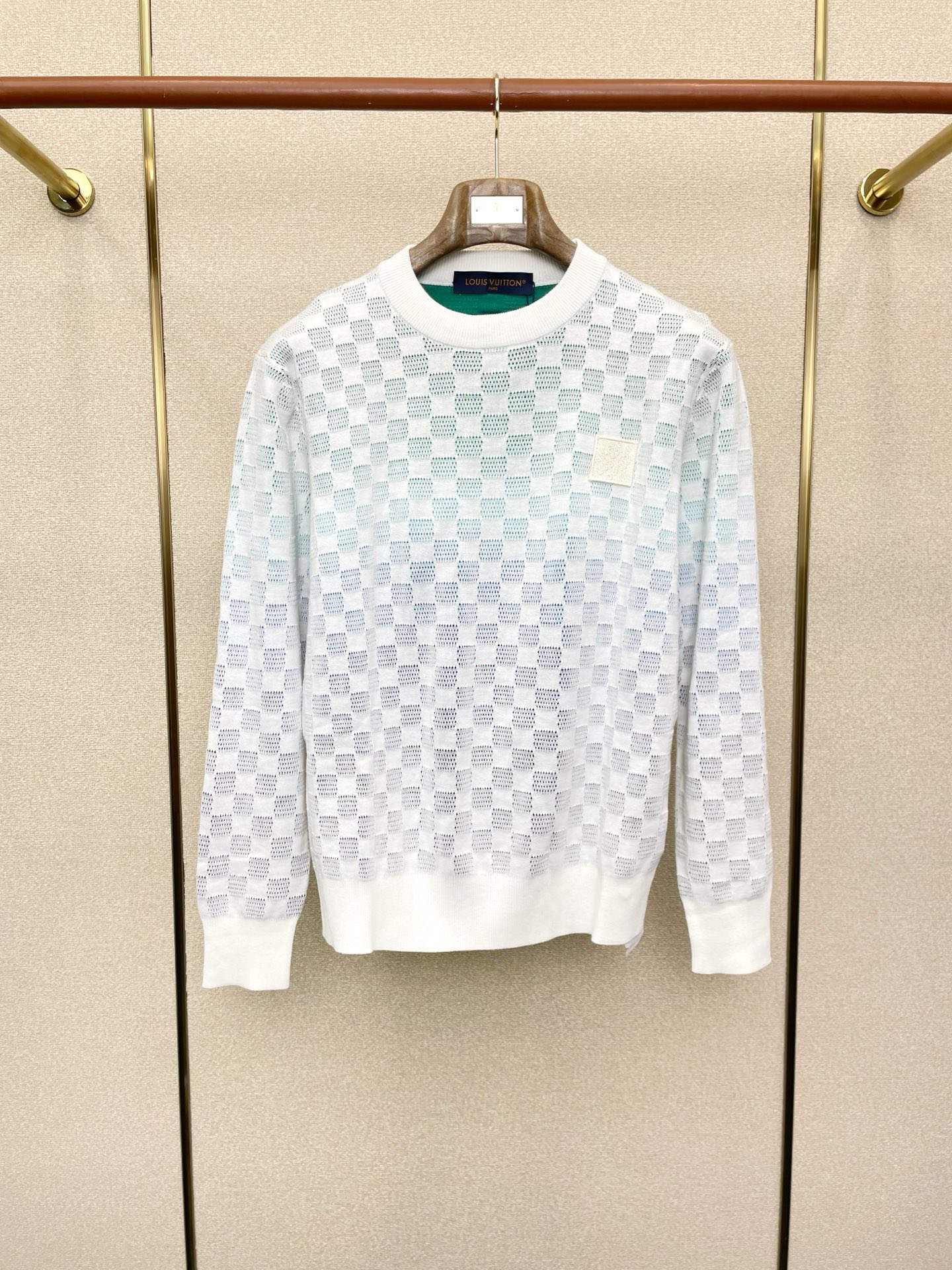 NO:622850,.Louis Vuitton Louis Vuitton’s new style is a must-have!  New original men's casual sweater, round neck gradient long-sleeved woolen sweatshirt, high-end customization, high-end version, fashionable and versatile imported fabrics, super soft and delicate to the touch, skin-friendly and comfortable to wear, high-end boutique, the factory's fine upper body is very good, men's essential items, complete three standards, size S-XL,, louis vuitton, louis vuitton, hoodie, sweatshirts, sweaters, alexander wang19860909.Louis Vuitton路易威登砸锅卖铁都要上的新款！新款原单男士休闲毛衣 圆领渐变长袖毛织卫衣 高端定制 高端版本 时尚百搭爆款进口面料 手感超柔软细腻 穿着亲肤舒适 高端精品 代工厂精细做上身非常赞 男士必备单品 三标齐全 码数S-XL,,louis vuitton,louis vuitton,hoodie,sweatshirts,sweaters,alexander wang,Men's clothing