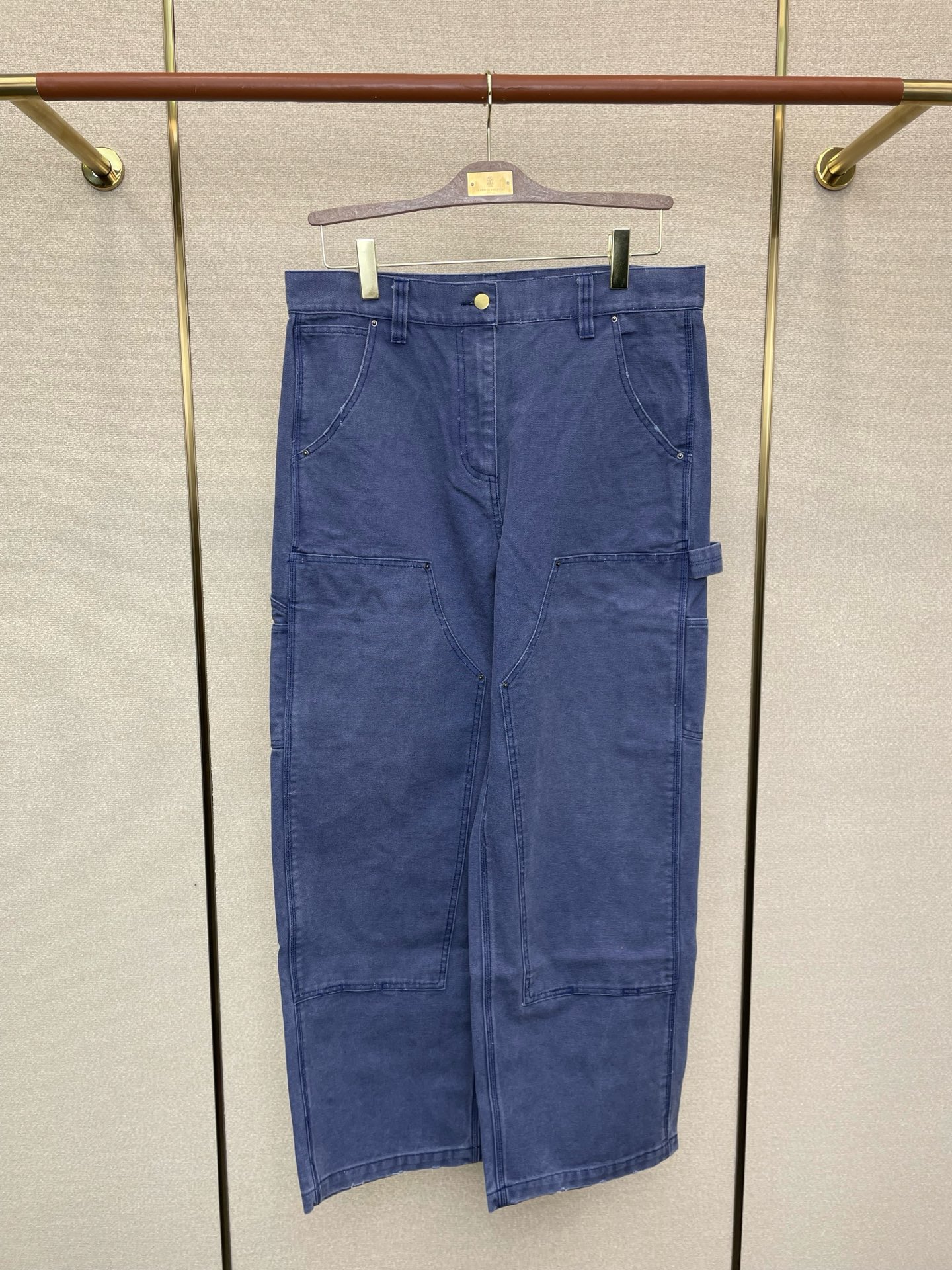 NO:622776,.Prada is a new model that will sell everything!  New jeans, logo straight retro jeans, high-end customization!  Custom-made fabrics at the counter are highly breathable and comfortable, with impeccable details and brand element design concepts, reflecting high quality. It feels delicate and soft!  It presents a casual cut and the upper body shape is awesome!  Code number 36.38.40.42,,prada,prada,jeans,alexander wang19860909.Prada普拉达砸锅卖铁都要上的新款！新款牛仔裤 徽标直筒复古牛仔裤 高端定制！专柜定制面料 透气舒适度高,细节无可挑剔,品牌元素设计理念,体现高品质.手感细腻柔软！呈现休闲裁剪,上身版型超赞！码数36.38.40.42,,prada,prada,jeans,alexander wang,Men's clothing