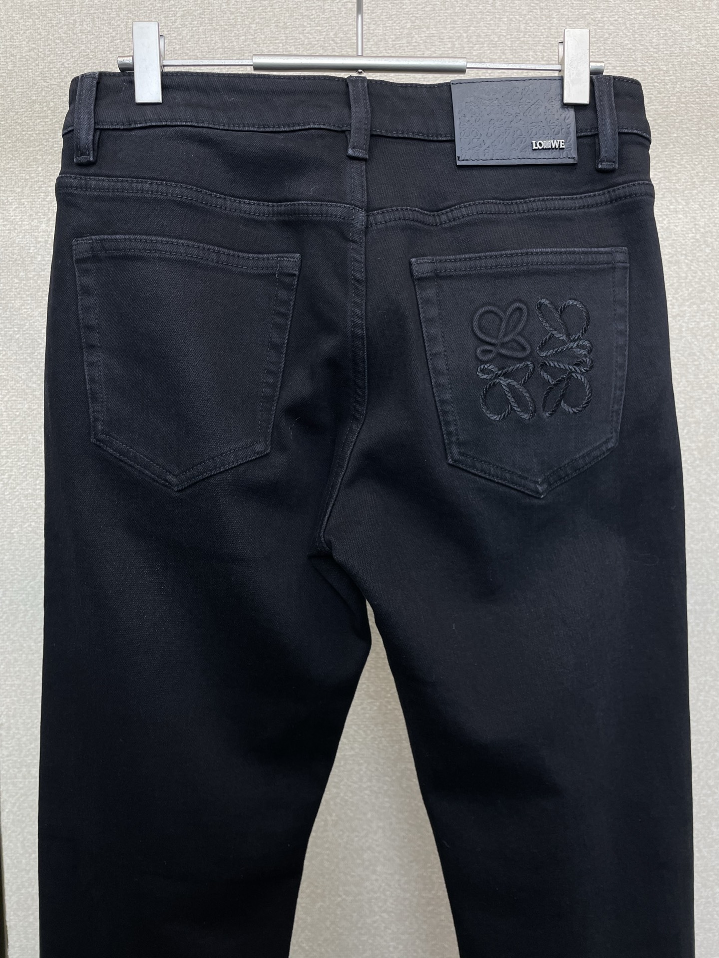 。LOEWE罗意威💥独家专供新款休闲牛仔裤👖高端版本！专柜定制加绒面料 透气舒适度高，细节无可挑剔，品牌