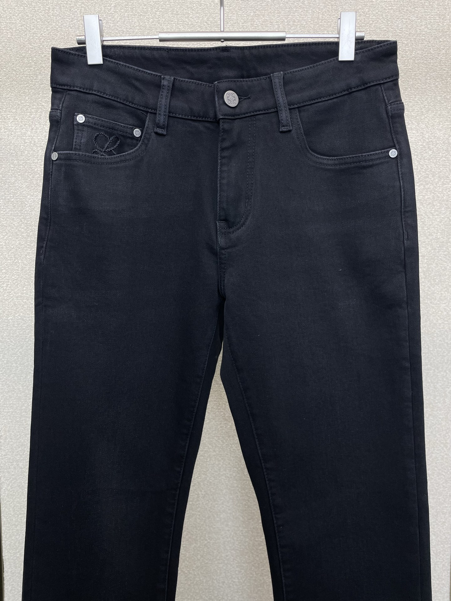 。LOEWE罗意威💥独家专供新款休闲牛仔裤👖高端版本！专柜定制加绒面料 透气舒适度高，细节无可挑剔，品牌