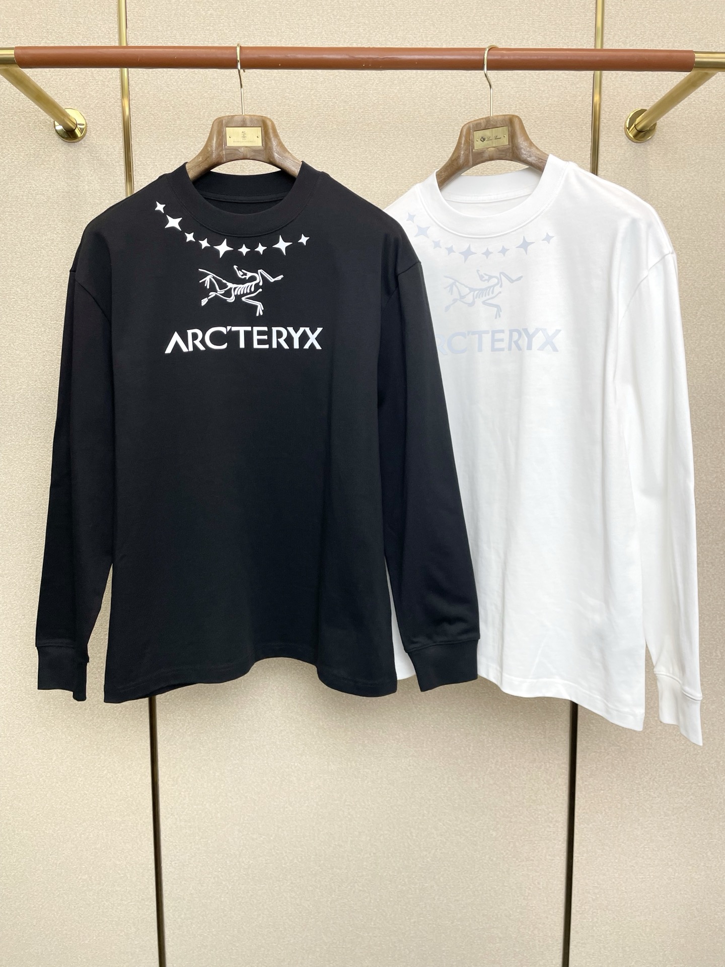 NO:624703,.Arc’teryx is a new model that everyone will buy!  New men's original casual pullover sweatshirt. Customized fabric. It feels soft and delicate. It is skin-friendly, comfortable and breathable. The texture and comfort of the fabric are at its peak. The classic logo pattern design on the overweight chest. The factory carefully makes versatile casual upper body. A must-have item for men. Size M-3XL, arc'teryx, hoodie, sweatshirts, alexander wang19860909.Arc’teryx始祖鸟砸锅卖铁都要上的新款！新款男士原单休闲套头卫衣 定制面料 手感柔软细腻 穿着亲肤舒适透气 面料质感与舒适度达到登峰造极 超重胸前经典logo图案设计 代工厂精细做百搭休闲 上身非常赞 男士必备单品 尺码M-3XL,arc'teryx,hoodie,sweatshirts,alexander wang,Men's clothing