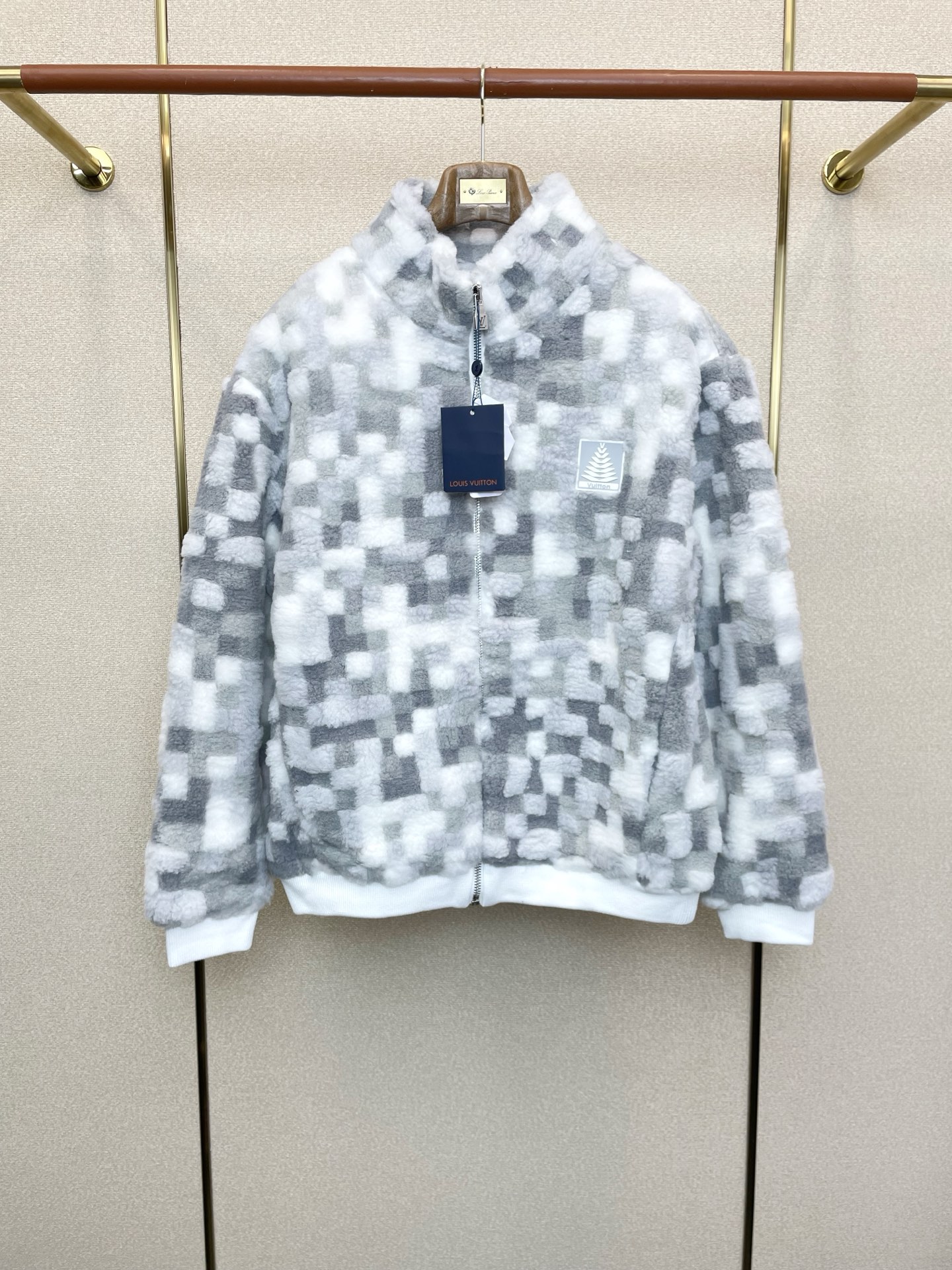 NO:624822,.Louis Vuitton Louis Vuitton’s new style is a must-have!  New original men's casual jacket, ski series block color cashmere jacket, high-end customization, high-end version, fashionable and versatile imported fabrics, super soft and delicate feel, skin-friendly and comfortable to wear, high-end boutique, the upper body is exquisitely made by the factory, a must-have item for men, complete with three standards, size S-XL,, louis vuitton, louis vuitton, jackets & coats, alexander wang19860909.Louis Vuitton路易威登砸锅卖铁都要上的新款！新款原单男士休闲外套 滑雪系列方块拼色羊绒外套 高端定制 高端版本 时尚百搭爆款进口面料 手感超柔软细腻 穿着亲肤舒适 高端精品 代工厂精细做上身非常赞 男士必备单品 三标齐全 码数S-XL,,louis vuitton,louis vuitton,jackets & coats,alexander wang,Men's clothing