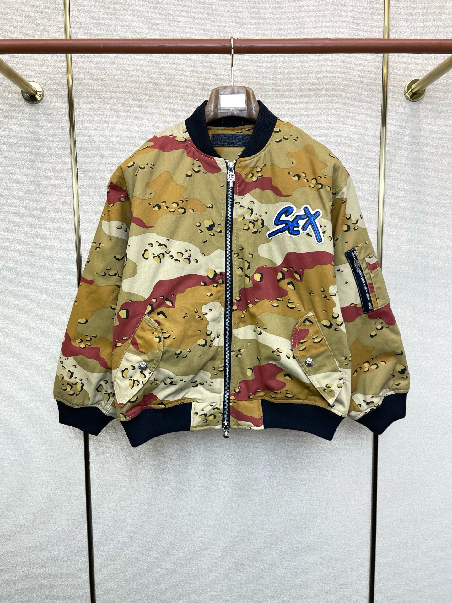 NO:624805,.Chrome hearts are a new style that everyone will buy!  New original men's casual jacket cotton coat, high-end customization, high-end version, fashionable and versatile imported fabrics, super soft and delicate to the touch, skin-friendly and comfortable to wear, high-end boutique, fine upper body made by the factory, very good, men's must-have items, complete with three standards, size M-2XL, chrome hearts, chrome hearts, jackets & coats, alexander wang19860909.chrome hearts克罗心砸锅卖铁都要上的新款！新款原单男士休闲夹克棉服 高端定制 高端版本 时尚百搭爆款进口面料 手感超柔软细腻 穿着亲肤舒适 高端精品 代工厂精细做上身非常赞 男士必备单品 三标齐全 码数M-2XL,,chrome hearts,chrome hearts,jackets & coats,alexander wang,Men's clothing