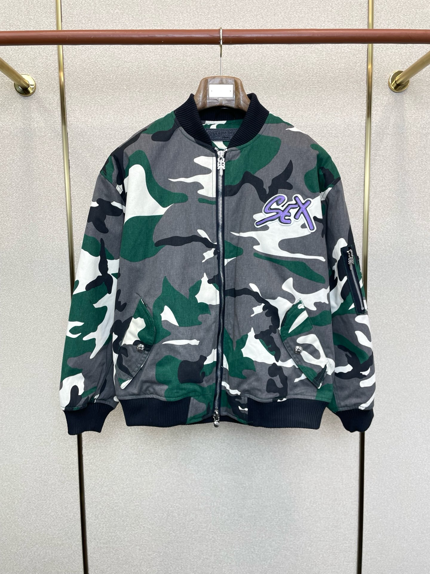 NO:624816,.Chrome hearts are a new style that everyone will buy!  New original men's casual jacket cotton coat, high-end customization, high-end version, fashionable and versatile imported fabrics, super soft and delicate to the touch, skin-friendly and comfortable to wear, high-end boutique, fine upper body made by the factory, very good, men's must-have items, complete with three standards, size M-2XL, chrome hearts, chrome hearts, jackets & coats, alexander wang19860909.chrome hearts克罗心砸锅卖铁都要上的新款！新款原单男士休闲夹克棉服 高端定制 高端版本 时尚百搭爆款进口面料 手感超柔软细腻 穿着亲肤舒适 高端精品 代工厂精细做上身非常赞 男士必备单品 三标齐全 码数M-2XL,,chrome hearts,chrome hearts,jackets & coats,alexander wang,Men's clothing