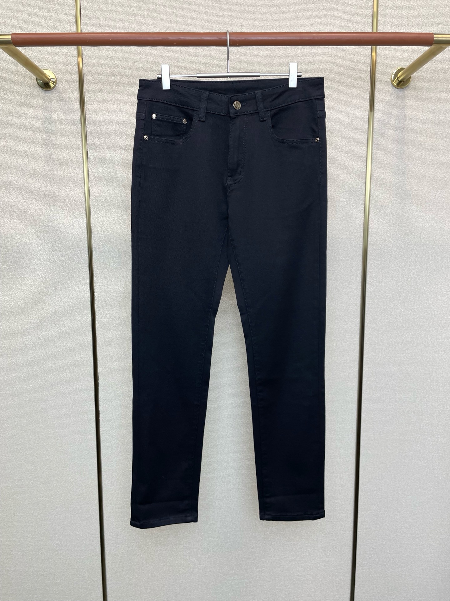 NO:624713,.SAINT LAURENT Yves Saint Laurent’s new style is a must-have!  New high-end version of casual jeans!  Custom-made fabrics at the counter are highly breathable and comfortable, with impeccable details and brand element design concepts, reflecting high quality. It feels delicate and soft!  It presents a casual cut and the upper body shape is awesome!  Code number 29-38 (no 37),,saint laurent,saint laurent,jeans,alexander wang19860909.SAINT LAURENT圣罗兰砸锅卖铁都要上的新款！新款休闲牛仔裤高端版本！专柜定制面料 透气舒适度高,细节无可挑剔,品牌元素设计理念,体现高品质.手感细腻柔软！呈现休闲裁剪,上身版型超赞！码数29-38（无37）,,saint laurent,saint laurent,jeans,alexander wang,Men's clothing