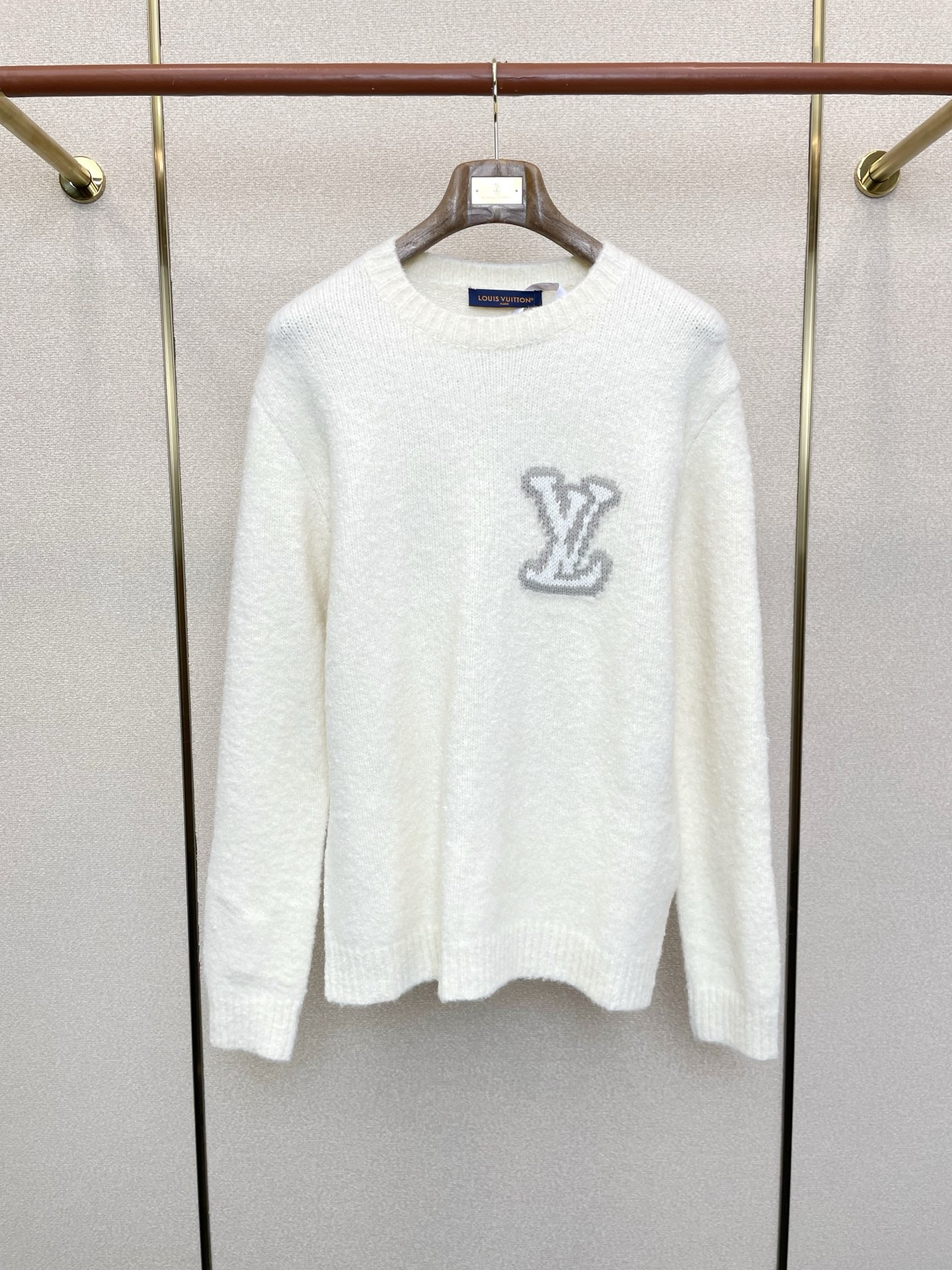 NO:624737,.Louis Vuitton Louis Vuitton’s new style is a must-have!  New original men's casual crew neck shirt, high-end customized, high-end version, fashionable and versatile imported fabrics, super soft and delicate to the touch, skin-friendly and comfortable to wear, high-end boutique, the upper body is exquisitely made by the factory, a must-have item for men, complete with three standards, size S-XL,, louis vuitton, louis vuitton, alexander wang19860909.Louis Vuitton路易威登砸锅卖铁都要上的新款！新款原单男士休闲圆领衫 高端定制 高端版本 时尚百搭爆款进口面料 手感超柔软细腻 穿着亲肤舒适 高端精品 代工厂精细做上身非常赞 男士必备单品 三标齐全 码数S-XL,,louis vuitton,louis vuitton,alexander wang,Men's clothing