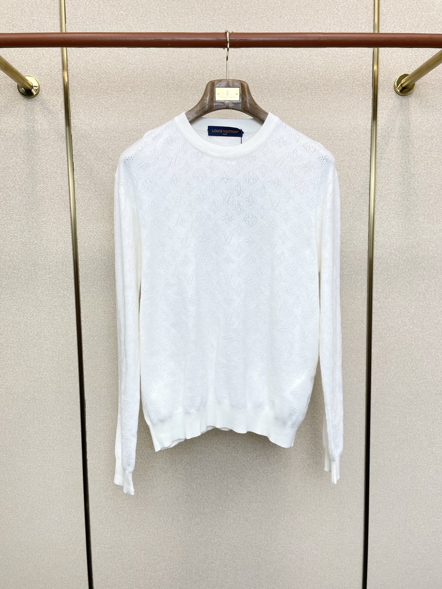 NO:624733,.Louis Vuitton Louis Vuitton’s new style is a must-have!  New original men's casual sweater, cotton round neck long-sleeved sweater with perforated stitching, high-end customization, high-end version, fashionable and versatile imported fabrics, super soft and delicate to the touch, skin-friendly and comfortable to wear, high-end boutique, the upper body is exquisitely made by the factory, a must-have item for men, complete with three standards, size S-XL,, louis vuitton, louis vuitton, sweaters, alexander wang19860909.Louis Vuitton路易威登砸锅卖铁都要上的新款！新款原单男士休闲毛衣 挑孔缝线棉质圆领长袖毛衣 高端定制 高端版本 时尚百搭爆款进口面料 手感超柔软细腻 穿着亲肤舒适 高端精品 代工厂精细做上身非常赞 男士必备单品 三标齐全 码数S-XL,,louis vuitton,louis vuitton,sweaters,alexander wang,Men's clothing