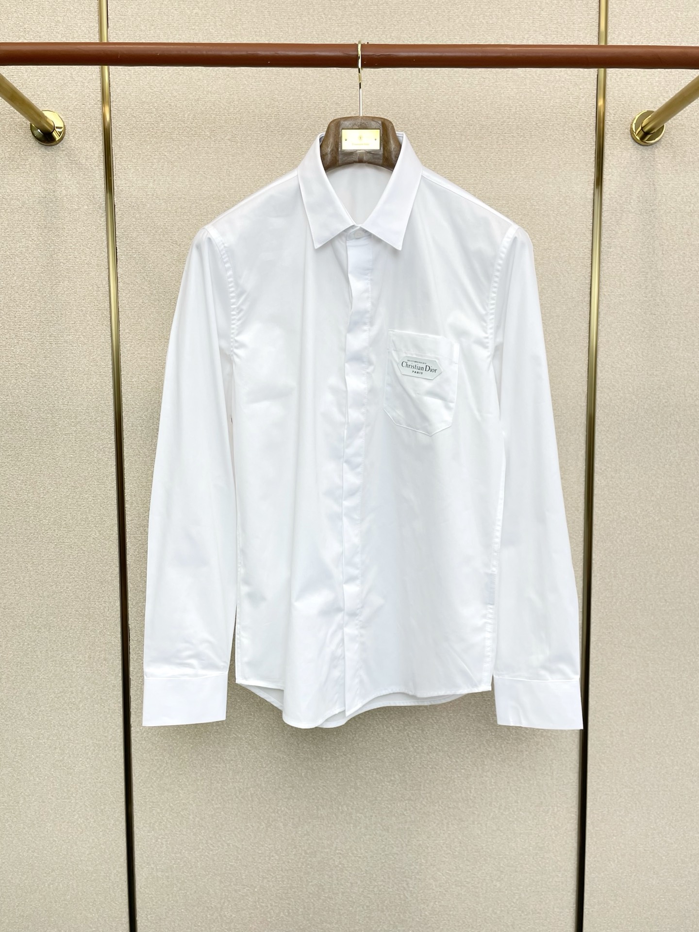 NO:624748,.Dior’s new style is a must-have!  New men's casual shirts, high-end customization, high-end version, fashionable and versatile, popular imported fabrics, super soft and delicate to the touch, skin-friendly and comfortable to wear, high-end boutique, exquisite upper body made by the factory, very good, a must-have item for men, complete with three standards, code number 38-43,, dior, dior, shirts, alexander wang19860909.Dior迪奥砸锅卖铁都要上的新款！新款男士休闲衬衫 高端定制 高端版本 时尚百搭爆款进口面料 手感超柔软细腻 穿着亲肤舒适 高端精品 代工厂精细做上身非常赞 男士必备单品 三标齐全 码数38-43,,dior,dior,shirts,alexander wang,Men's clothing