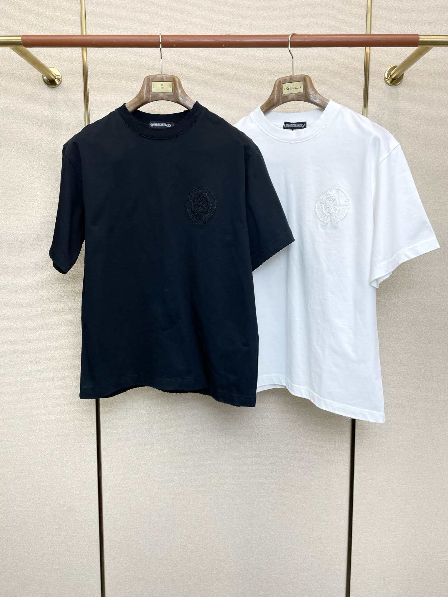 NO:624753,.Chrome hearts are a new style that everyone will buy!  New original men's casual spring and summer short sleeves, high-end customization, high-end version, fashionable and versatile, popular imported fabrics, super soft and delicate to the touch, skin-friendly and comfortable to wear, high-end boutique, fine upper body made by the factory, very good, men's must-have items, complete with three standards, size M-2XL, chrome hearts, chrome hearts, T-shirt, alexander wang19860909.Chrome hearts克罗心砸锅卖铁都要上的新款！新款原单男士休闲春夏短袖 高端定制 高端版本 时尚百搭爆款进口面料 手感超柔软细腻 穿着亲肤舒适 高端精品 代工厂精细做上身非常赞 男士必备单品 三标齐全 码数M-2XL,,chrome hearts,chrome hearts,T-shirt,alexander wang,Men's clothing