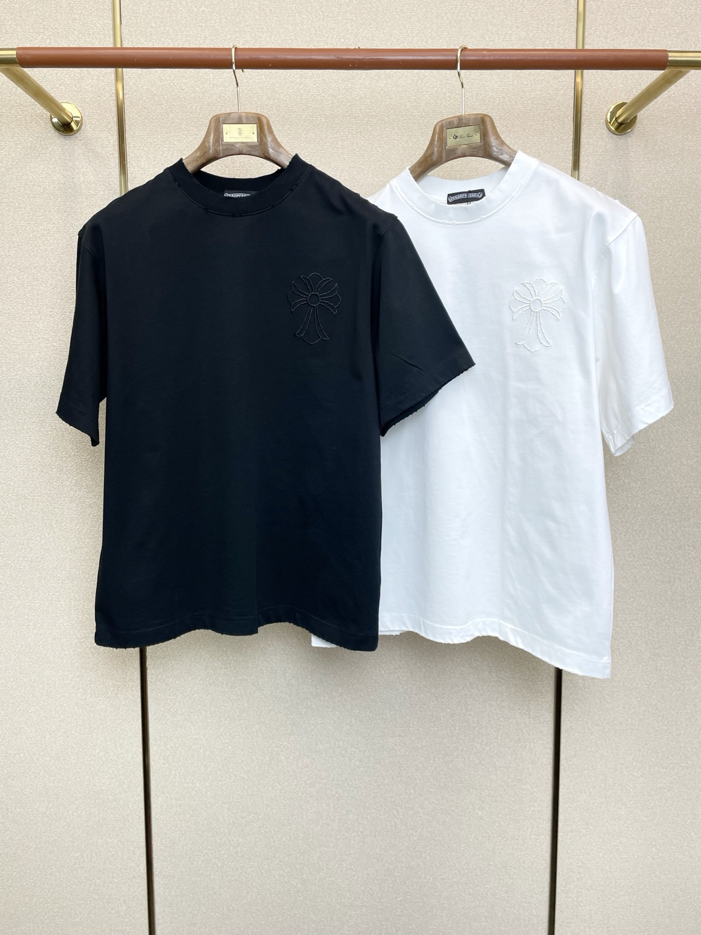 NO:627896,.Chrome hearts are a new style that everyone will buy!  New original men's casual spring and summer short sleeves, high-end customization, high-end version, fashionable and versatile, popular imported fabrics, super soft and delicate to the touch, skin-friendly and comfortable to wear, high-end boutique, fine upper body made by the factory, very good, men's must-have items, complete with three standards, size M-2XL, chrome hearts, chrome hearts, T-shirt, alexander wang19860909.Chrome hearts克罗心砸锅卖铁都要上的新款！新款原单男士休闲春夏短袖 高端定制 高端版本 时尚百搭爆款进口面料 手感超柔软细腻 穿着亲肤舒适 高端精品 代工厂精细做上身非常赞 男士必备单品 三标齐全 码数M-2XL,,chrome hearts,chrome hearts,T-shirt,alexander wang,Men's clothing